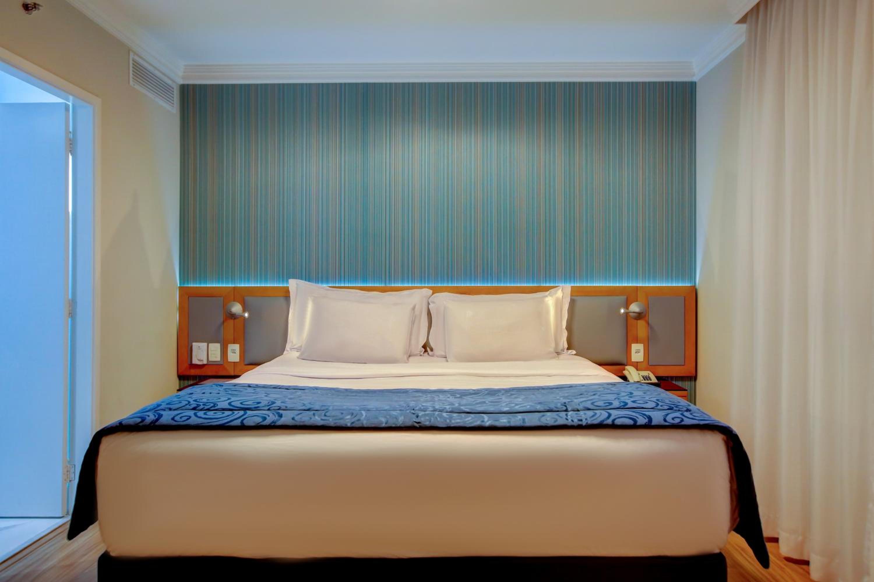 Business Class Suite King Bed