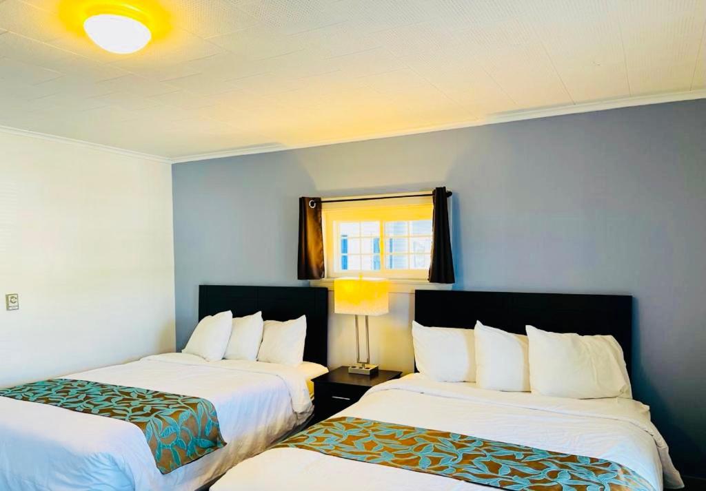 Queen Room with Two Queen Beds - Lower Level