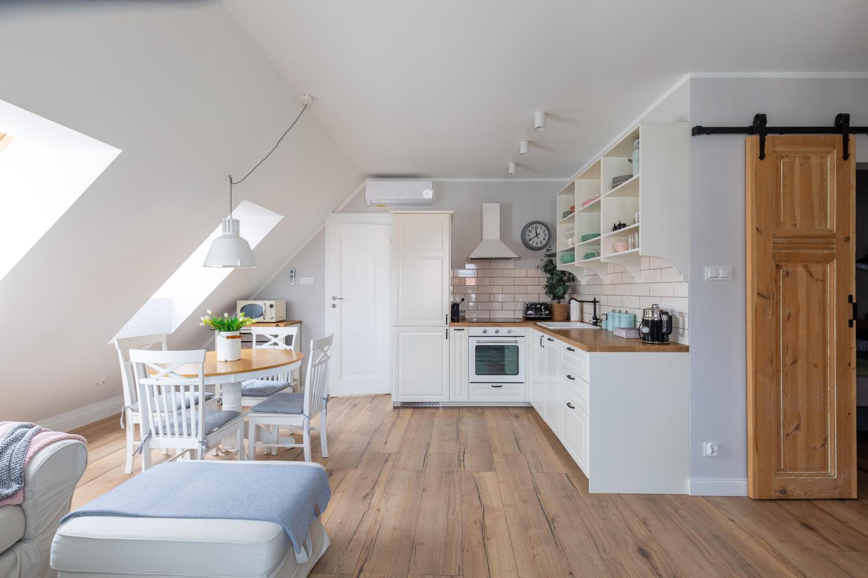 One-Bedroom Apartment - Photo 8