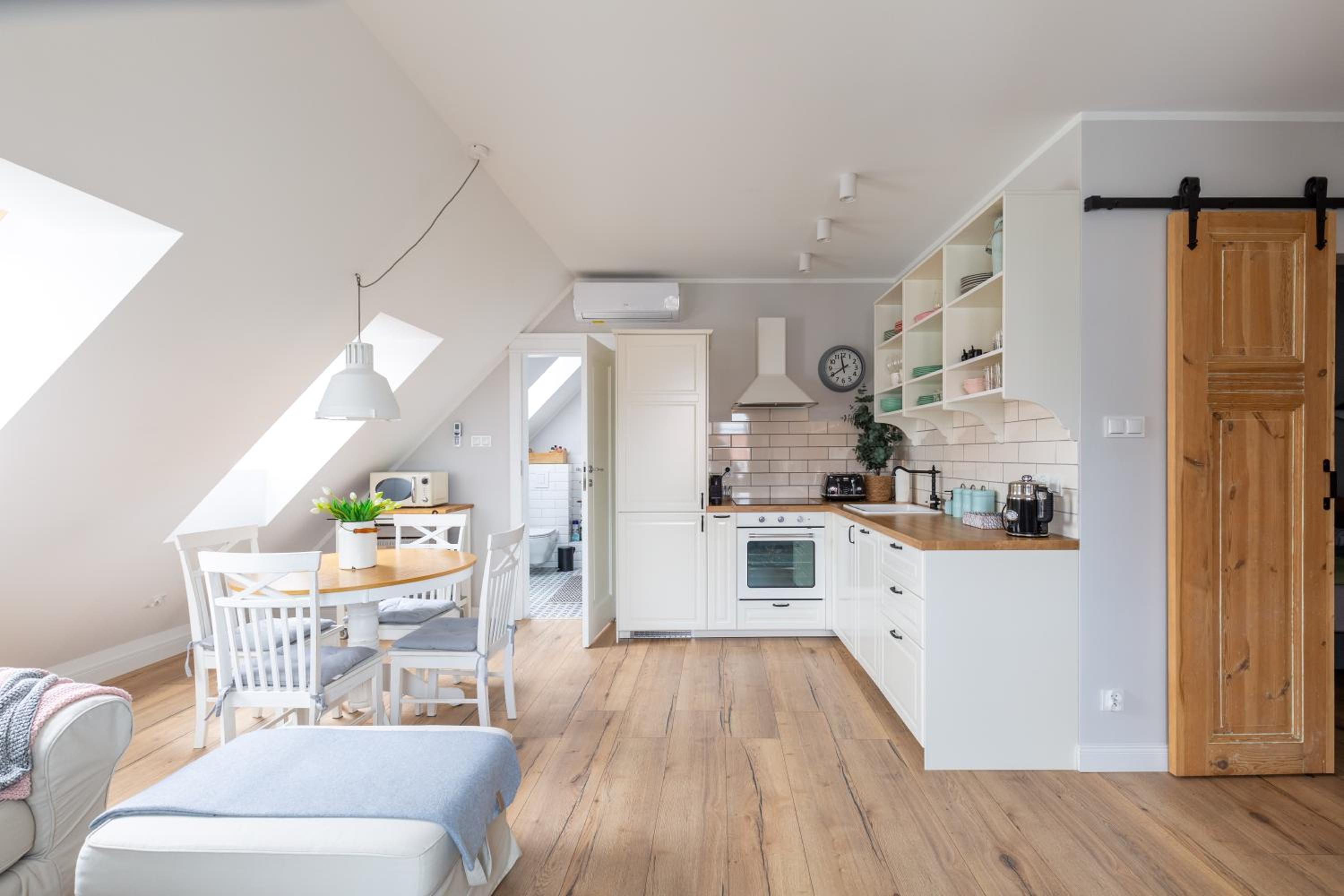 One-Bedroom Apartment - Photo 9