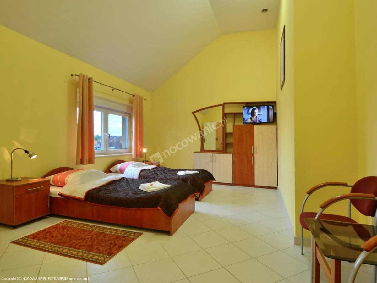 Quadruple Room with Bathroom - Photo 1