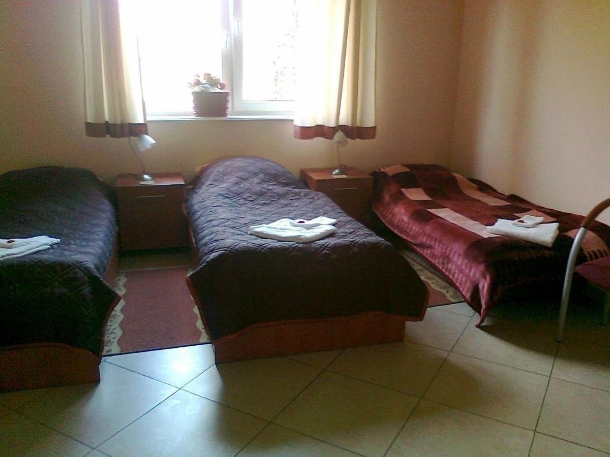 Quadruple Room with Bathroom - Photo 3