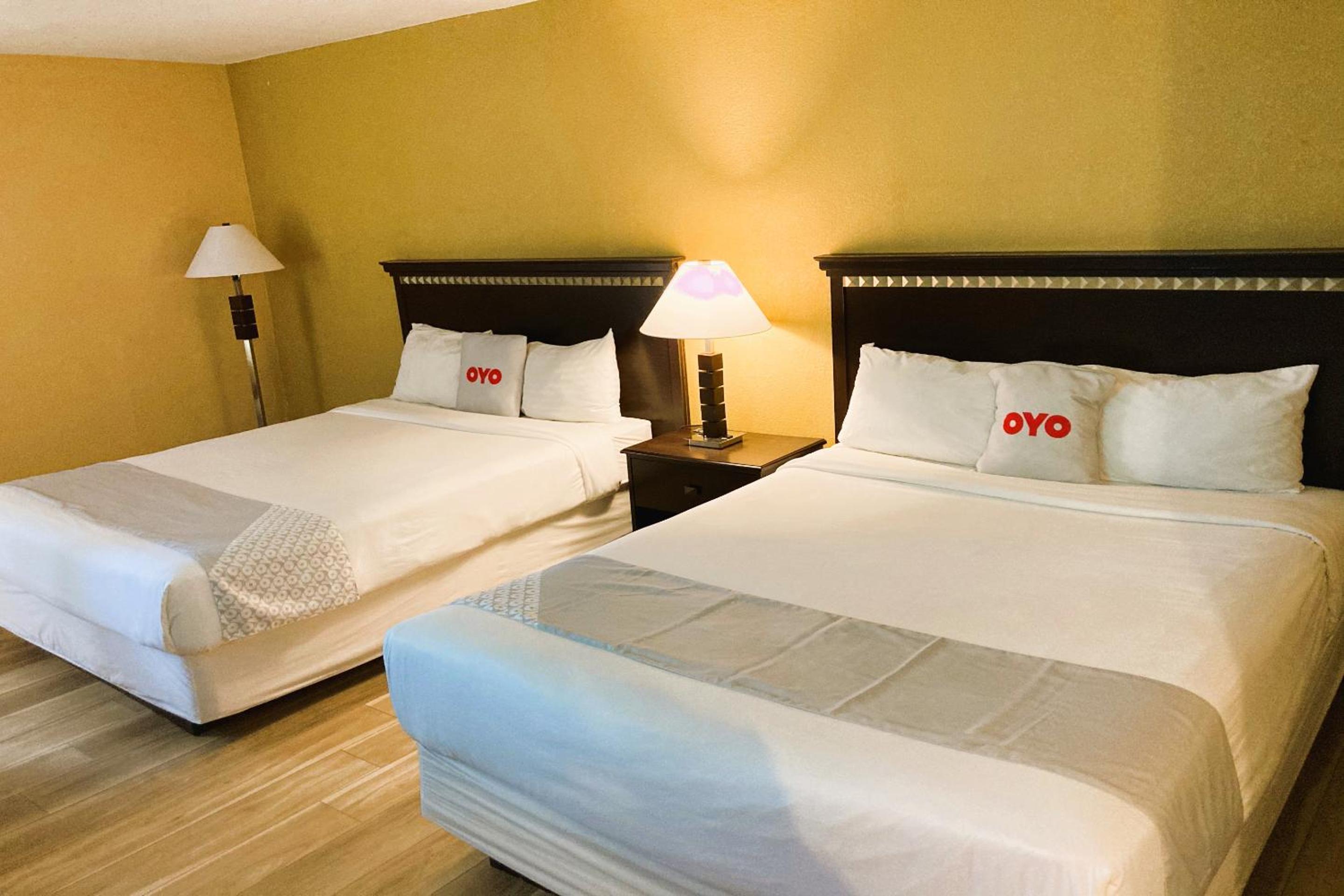 Queen Room With Two Queen Beds photo 3