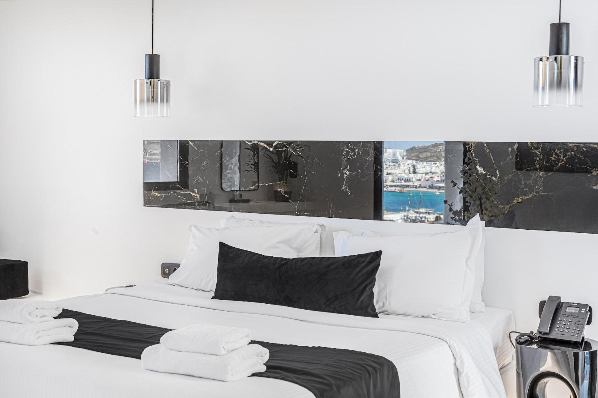 Deluxe Double Room with Private Cave Pool photo 3