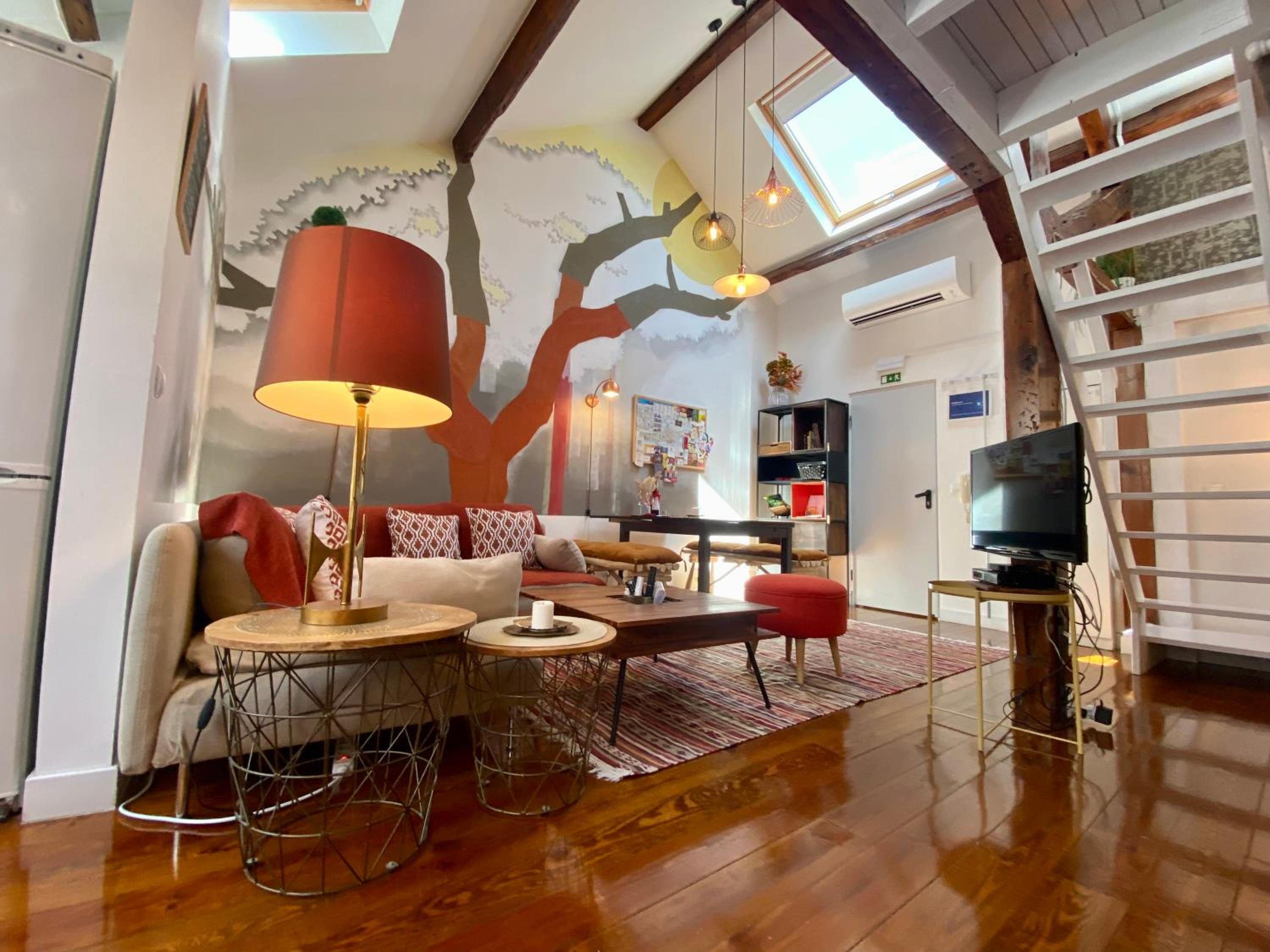 Deluxe Studio with Mezzanine - Photo 8
