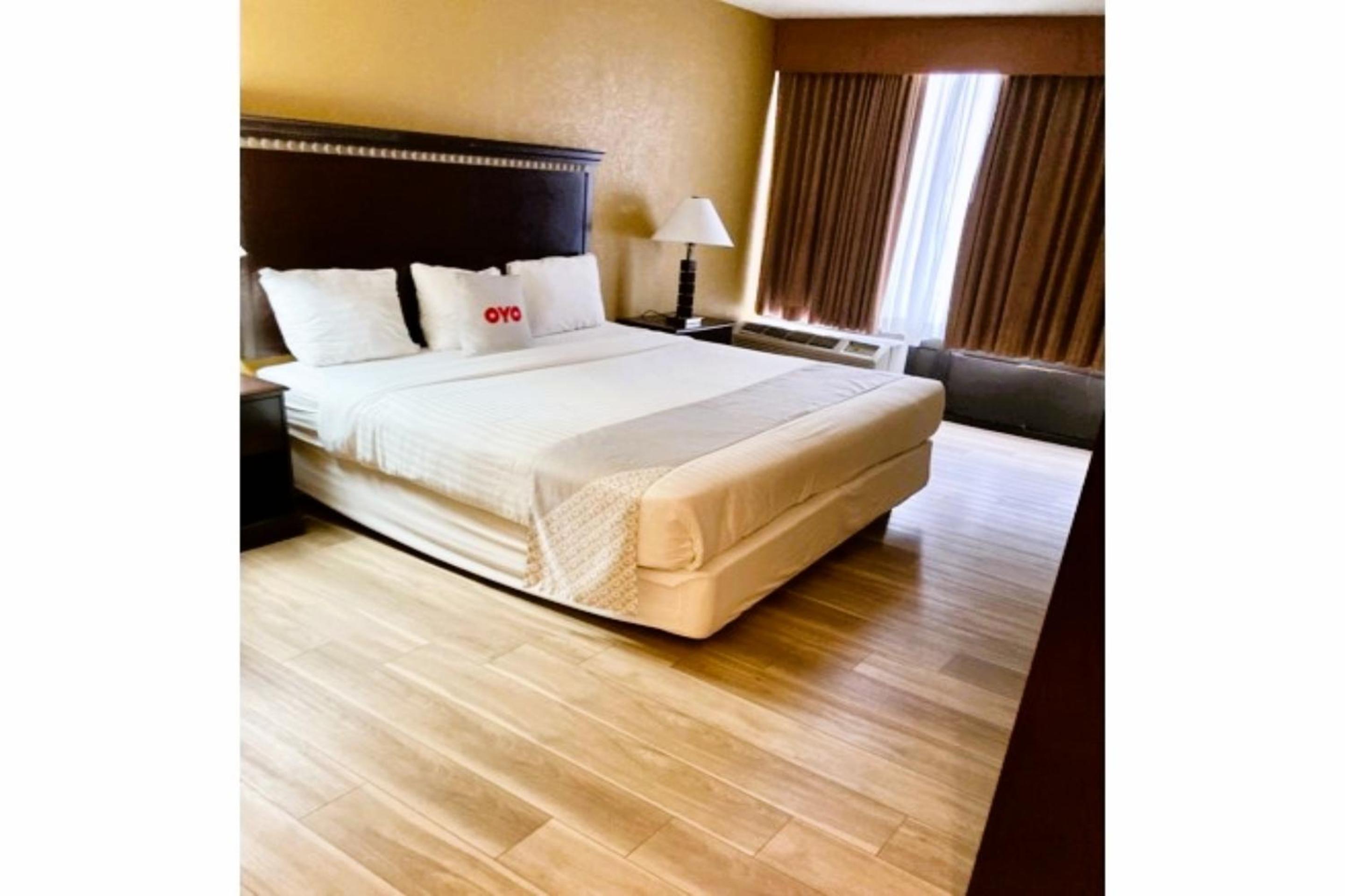 Premium King Bed photo 1
