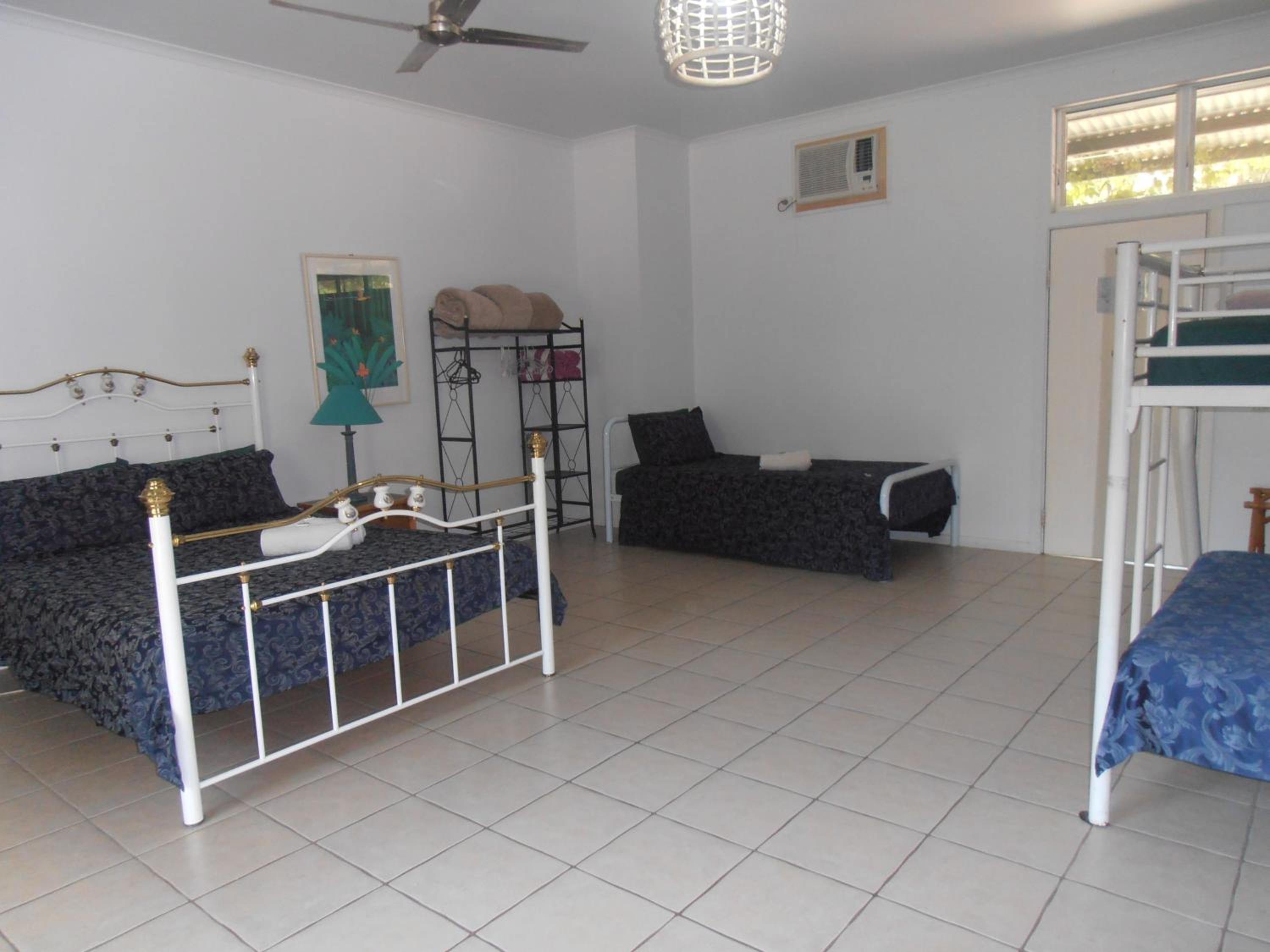 Rosella Family Room with Pool View and Shared Bathroom Facilities photo 3