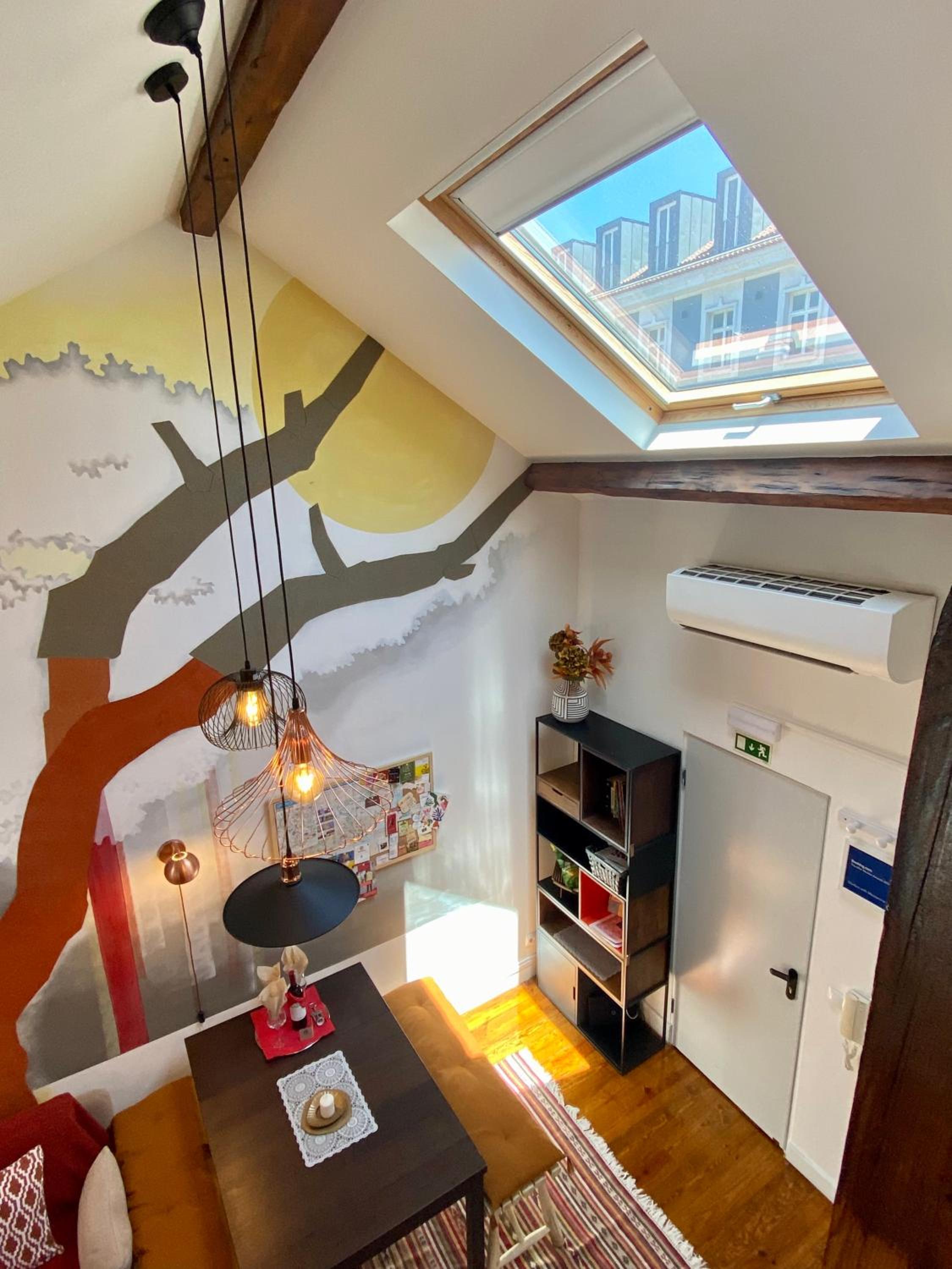 Deluxe Studio with Mezzanine - Photo 12