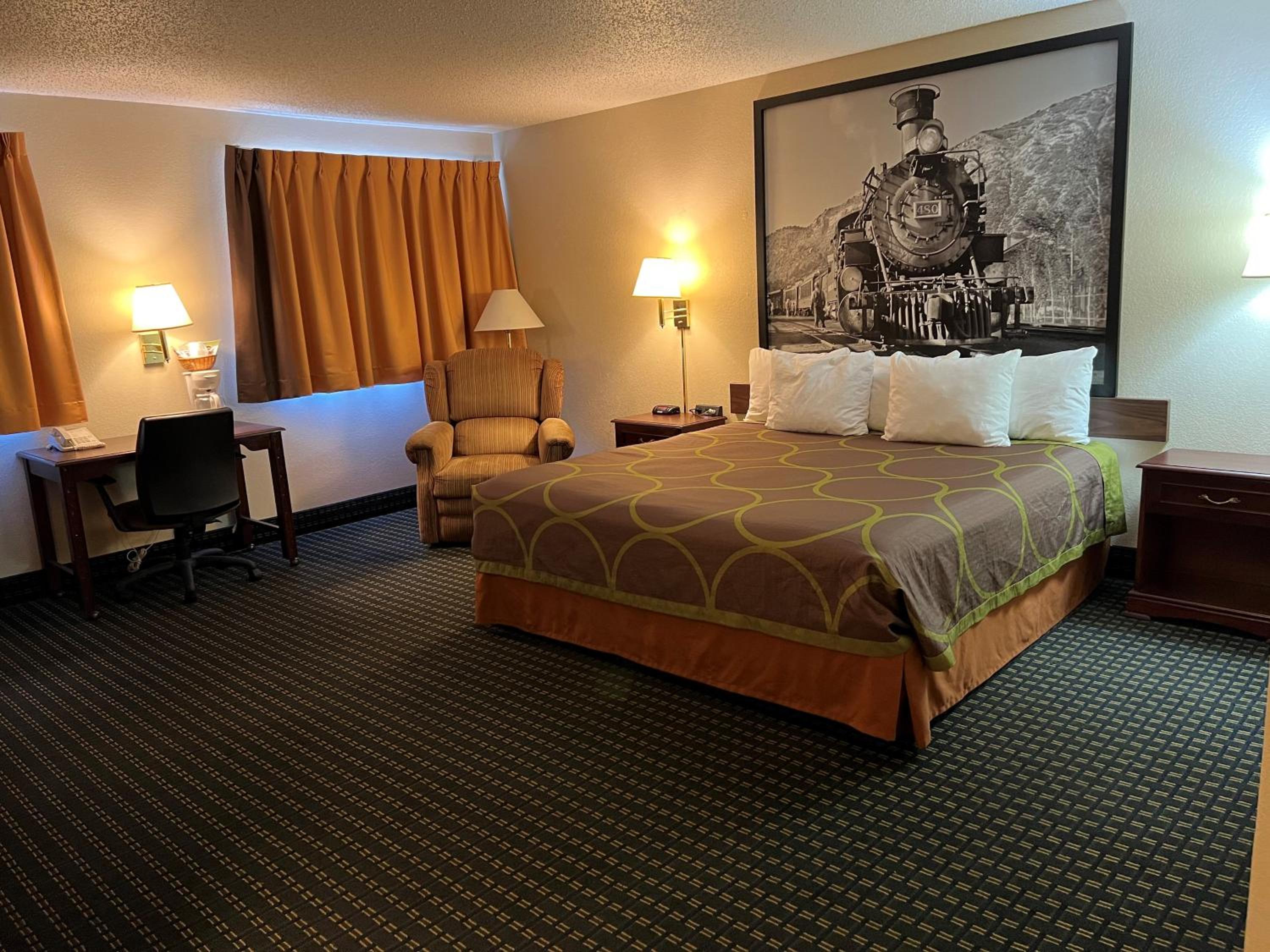 King Room - Non-Smoking - Photo 1