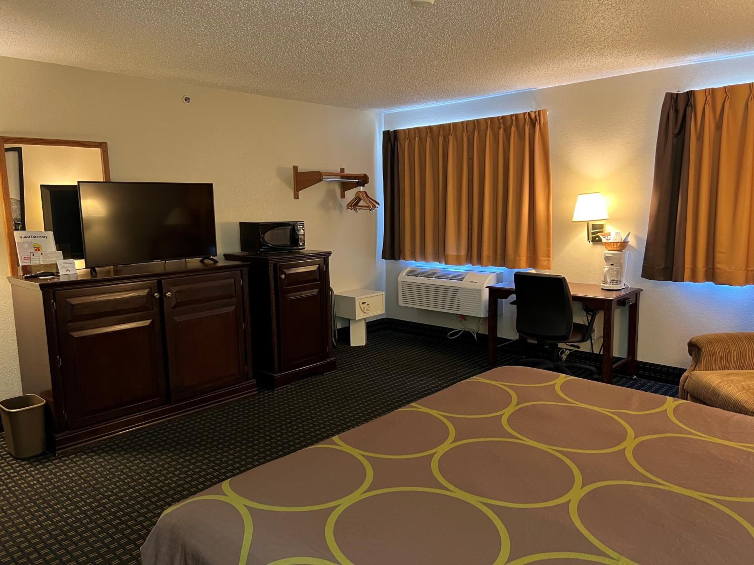 King Room - Non-Smoking - Photo 3