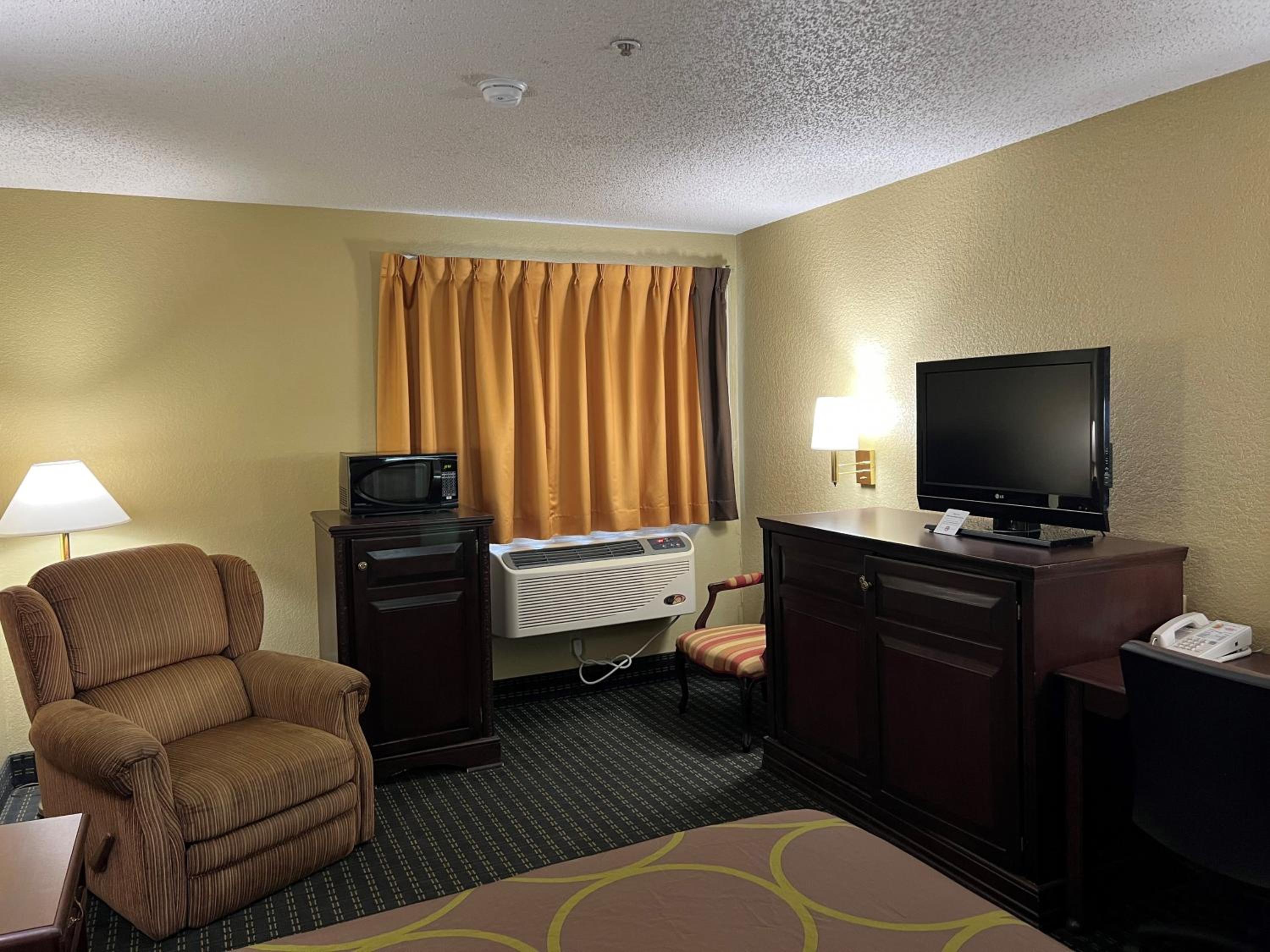 Queen Room - Non-Smoking - Photo 3