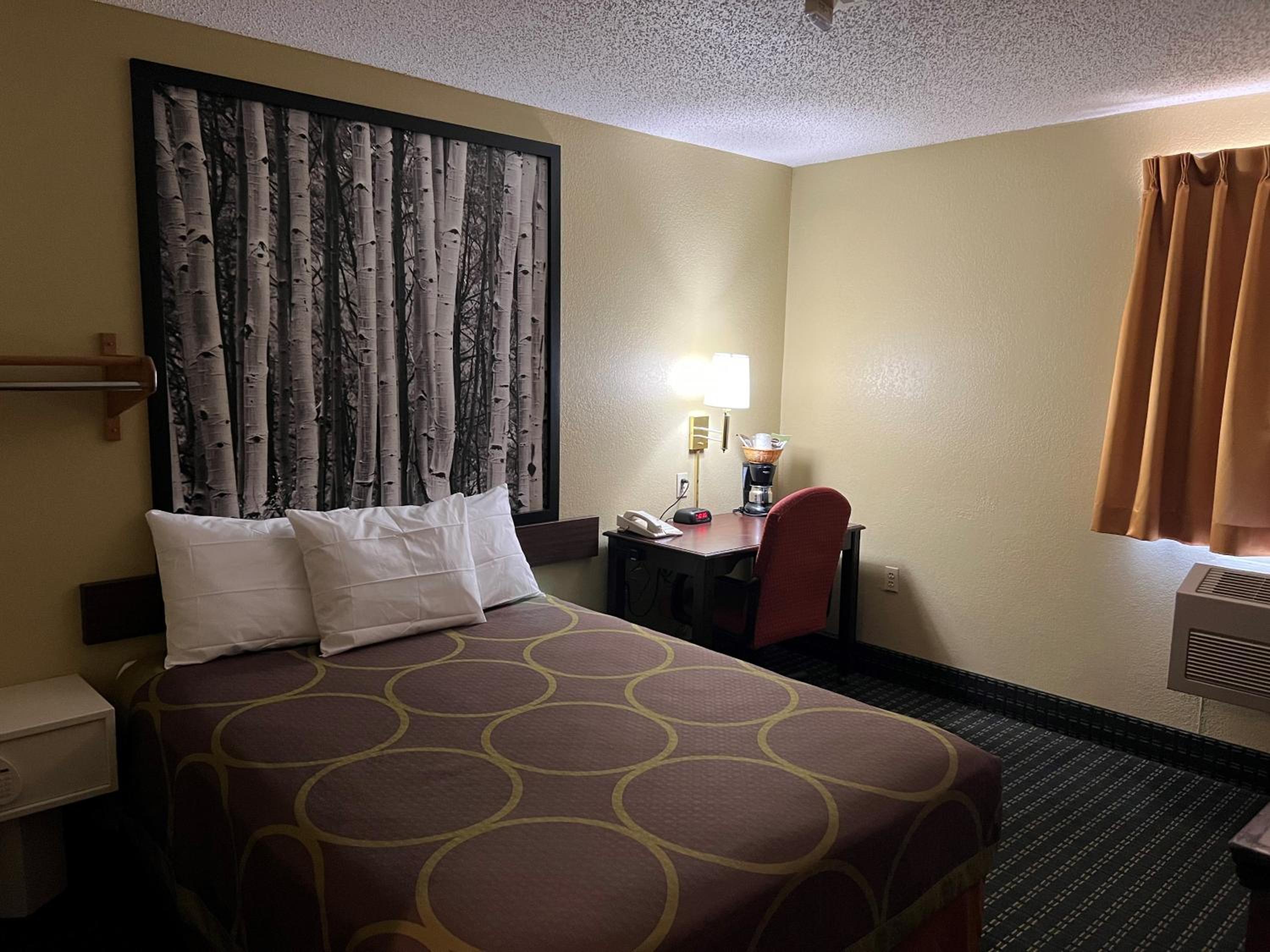 Queen Room - Disability Access - Non-Smoking - Photo 1
