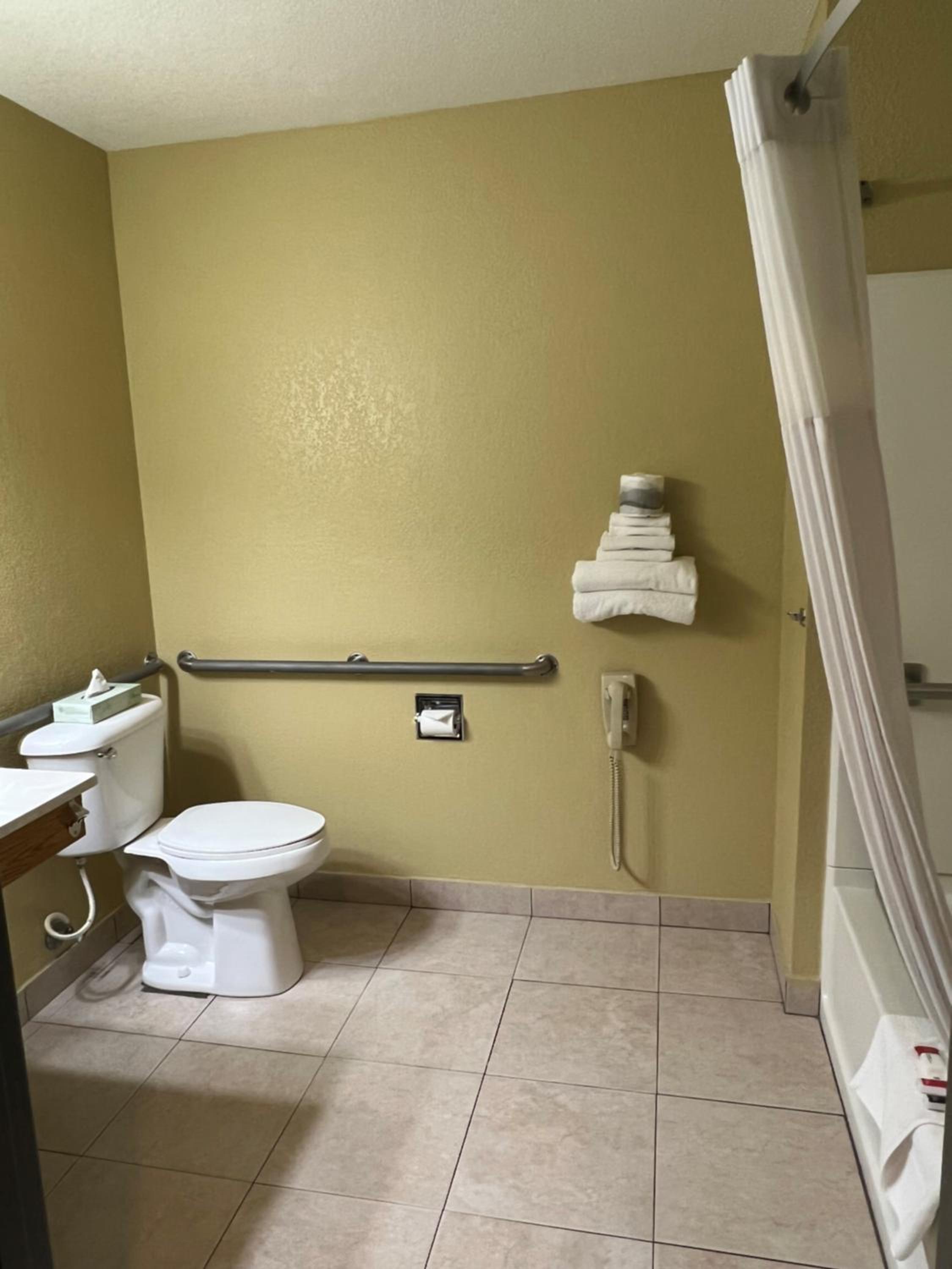Queen Room - Disability Access - Non-Smoking - Photo 2