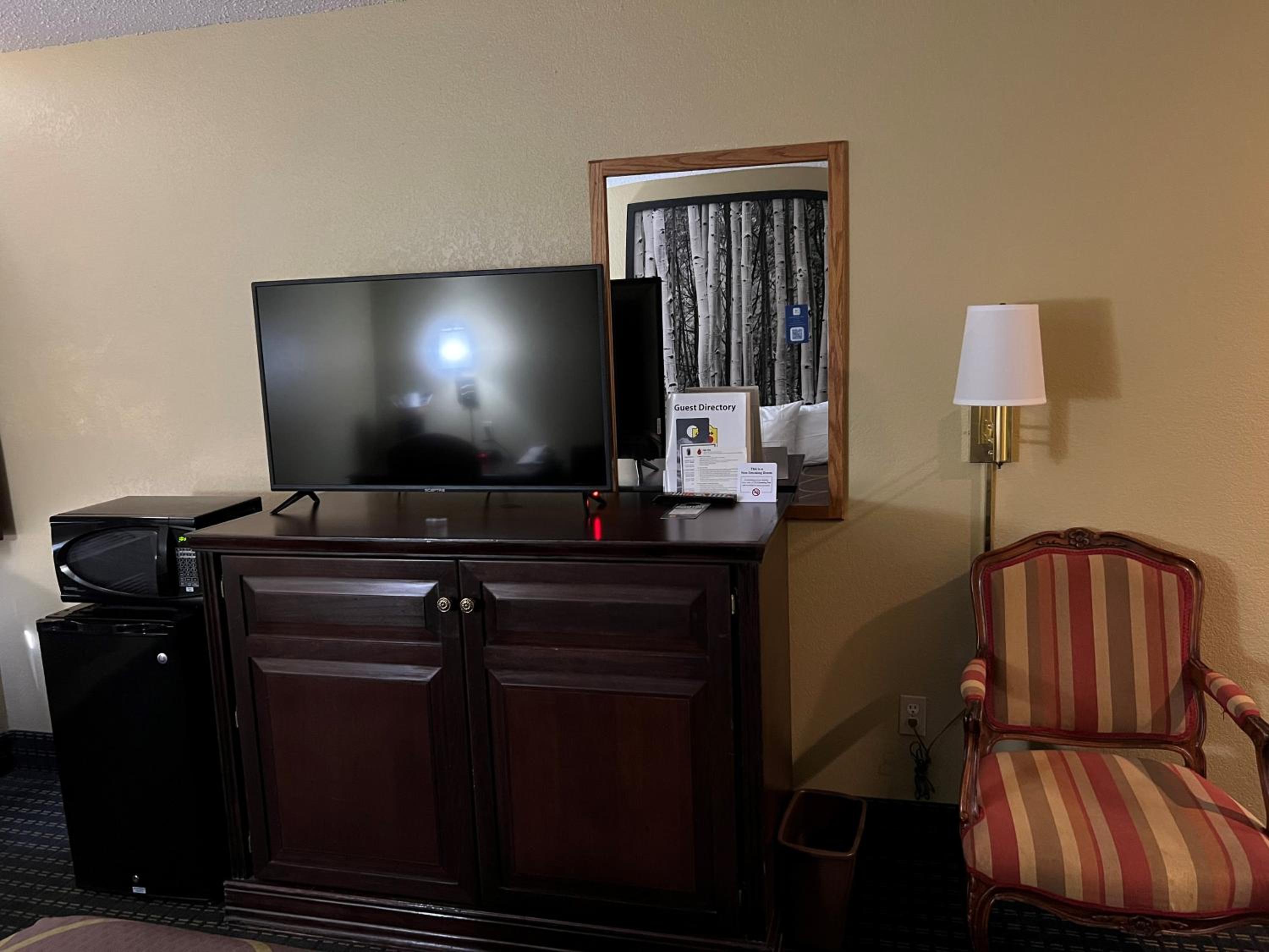 Queen Room - Disability Access - Non-Smoking - Photo 4