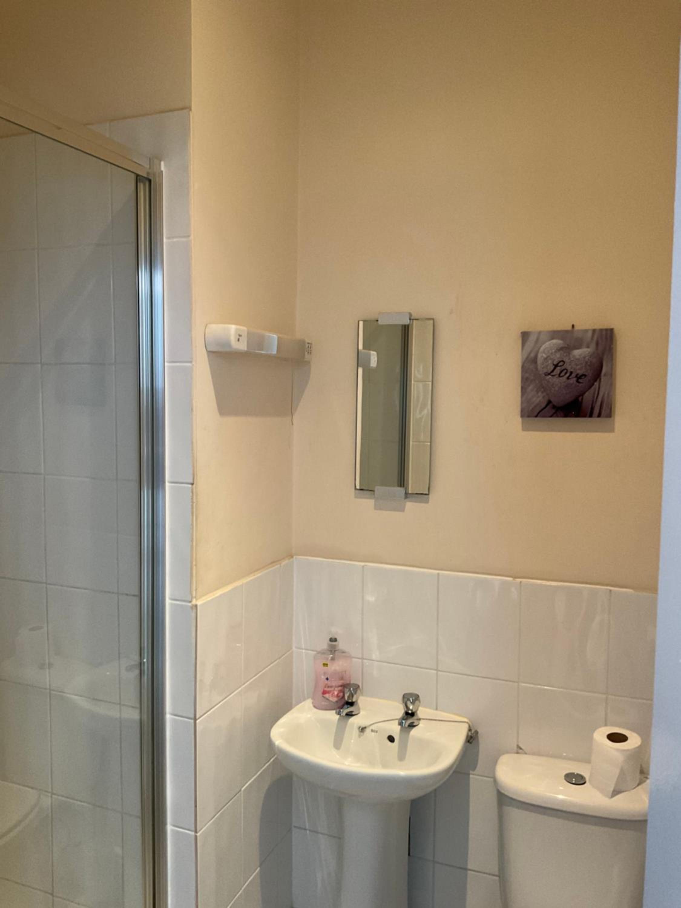Single Room with Shower photo 3