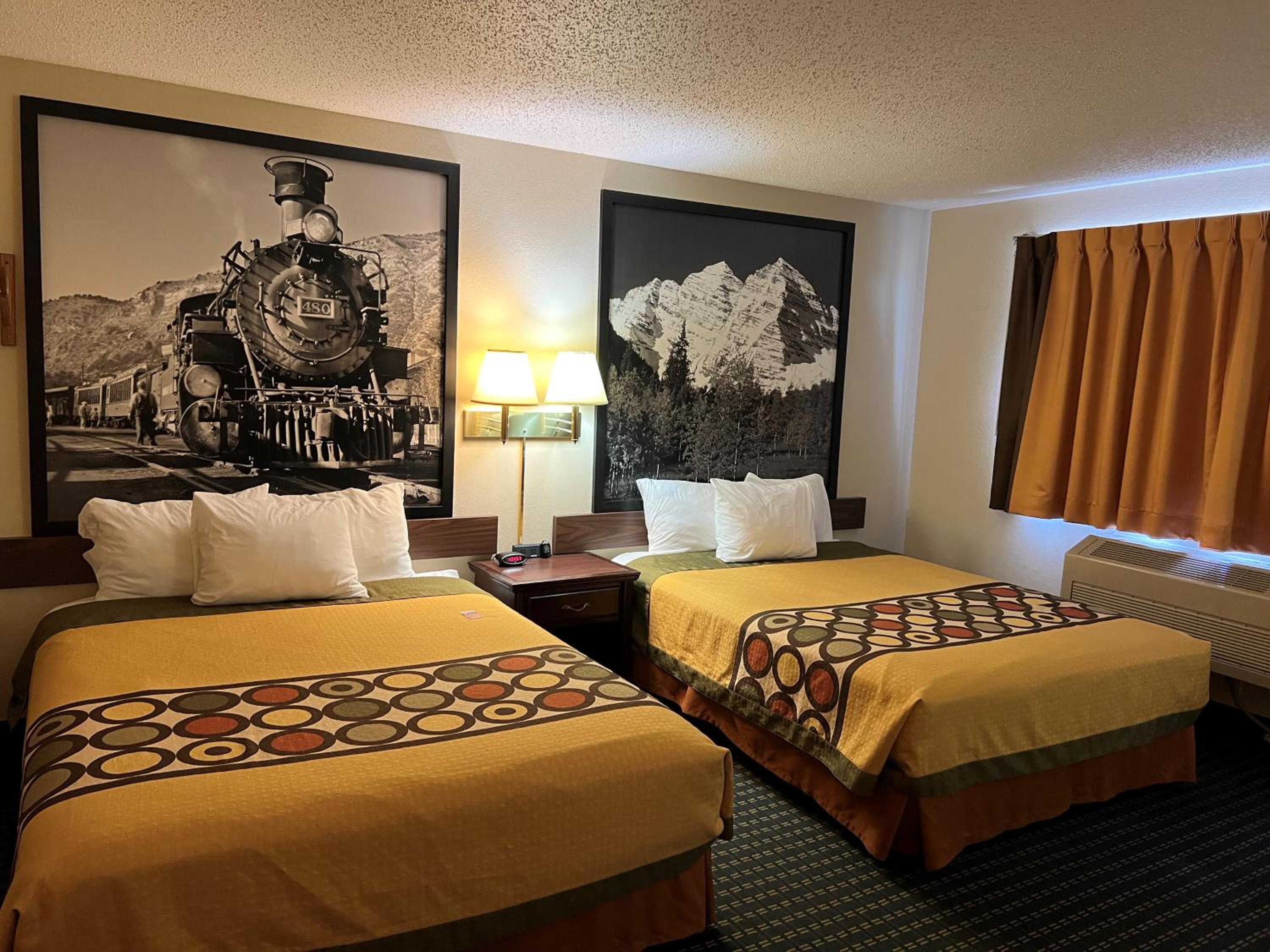 Queen Suite with Two Queen Beds - Non-Smoking - Photo 2
