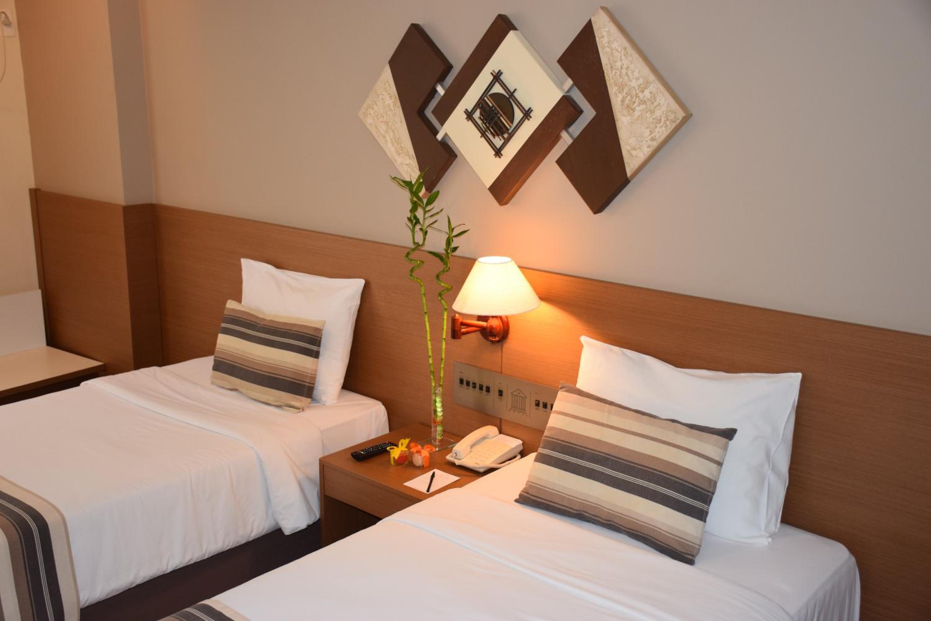 Standard Twin Room - Photo 4