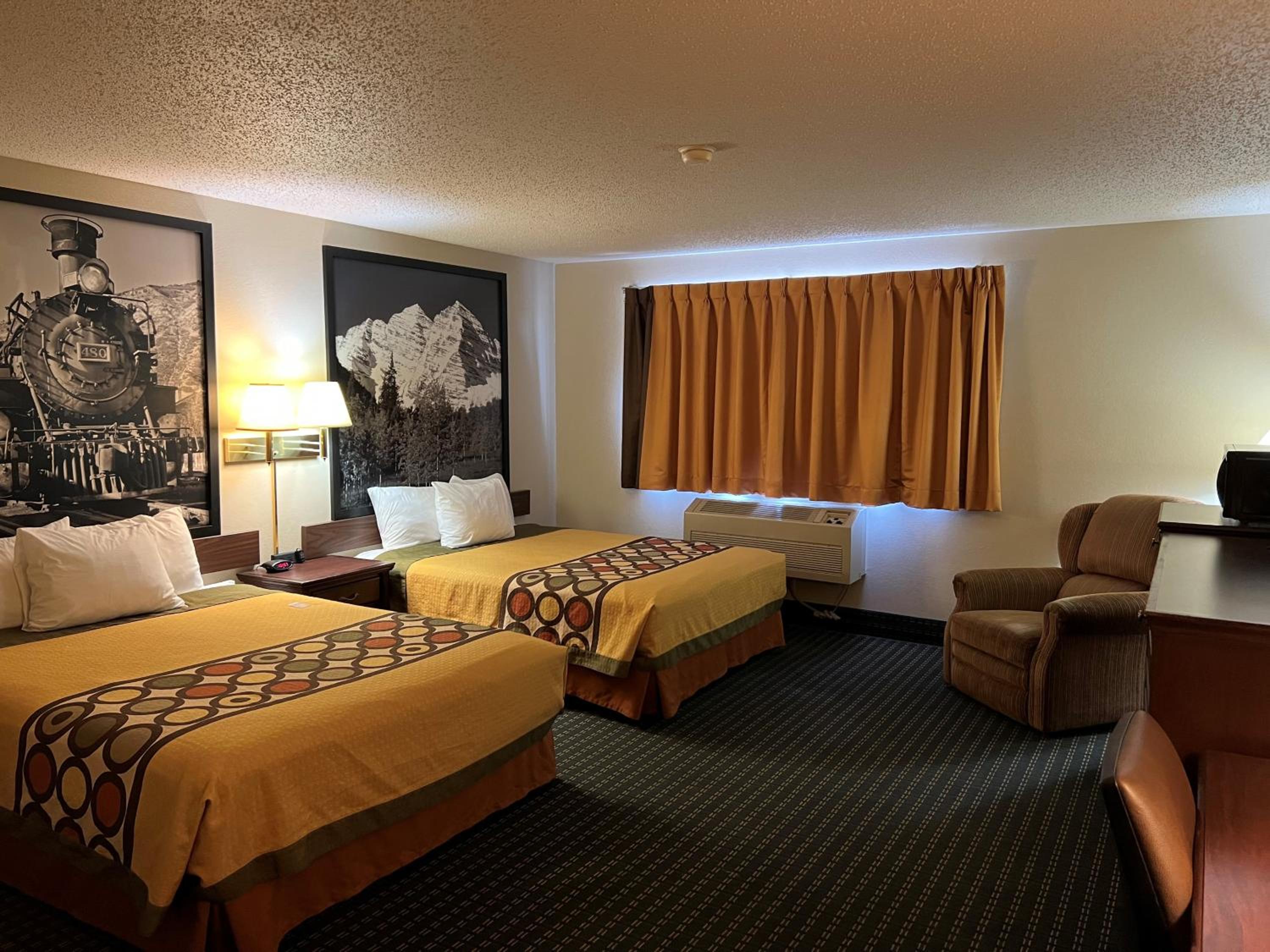 Queen Suite with Two Queen Beds - Non-Smoking - Photo 1