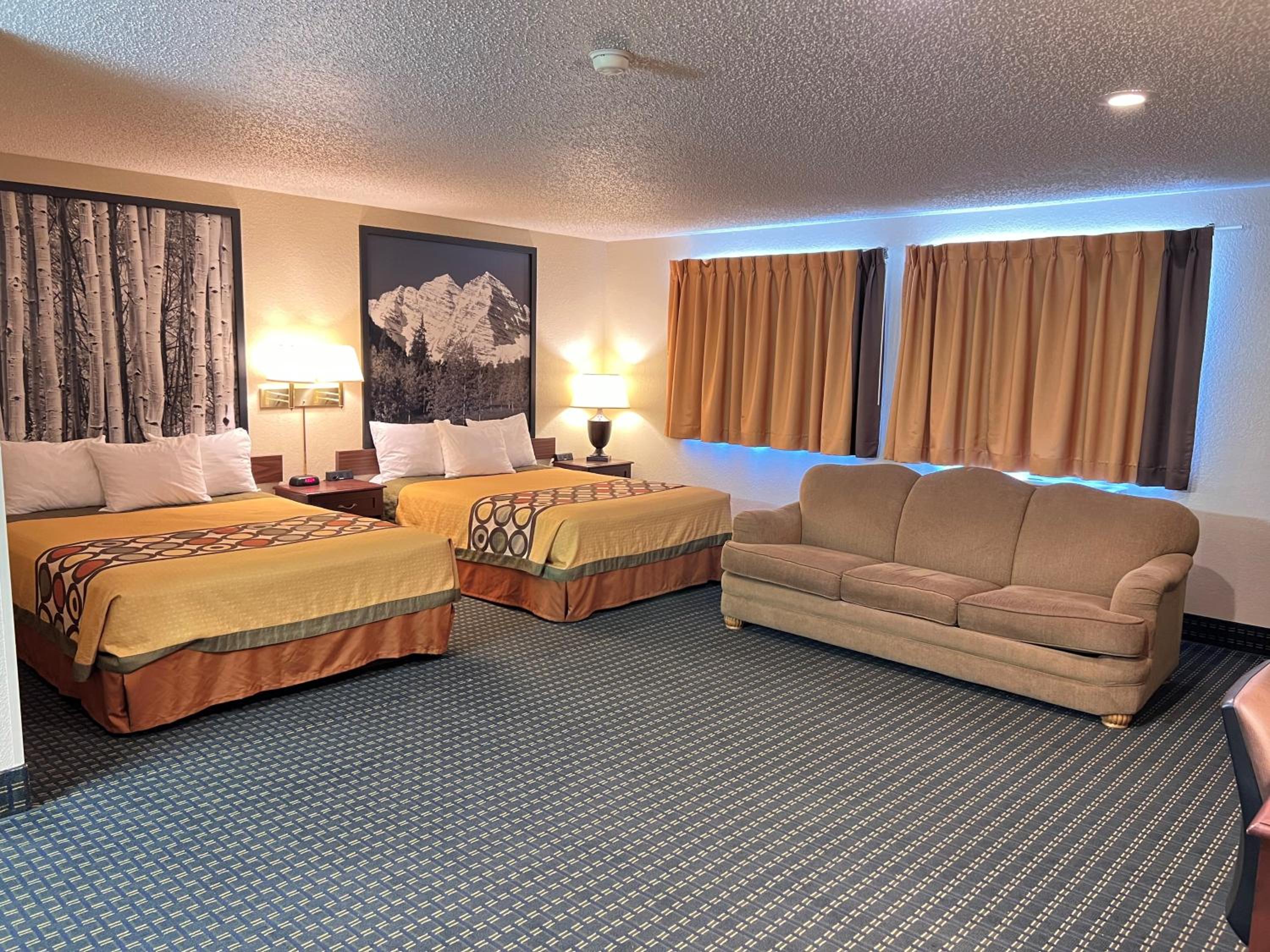 Deluxe Queen Room with Two Queen Beds - Non-Smoking - Photo 1