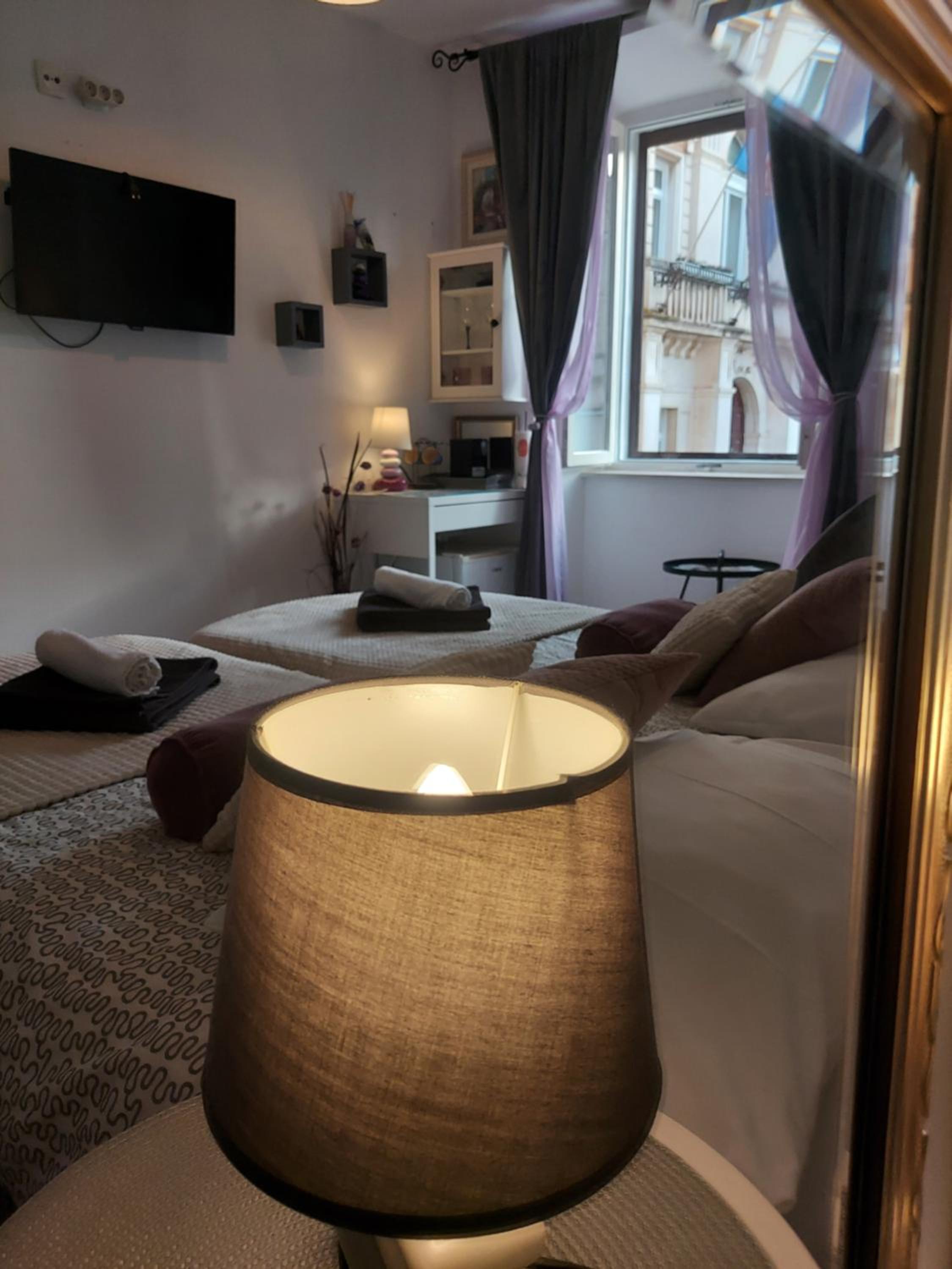 Double or Twin Room with City View - Photo 9