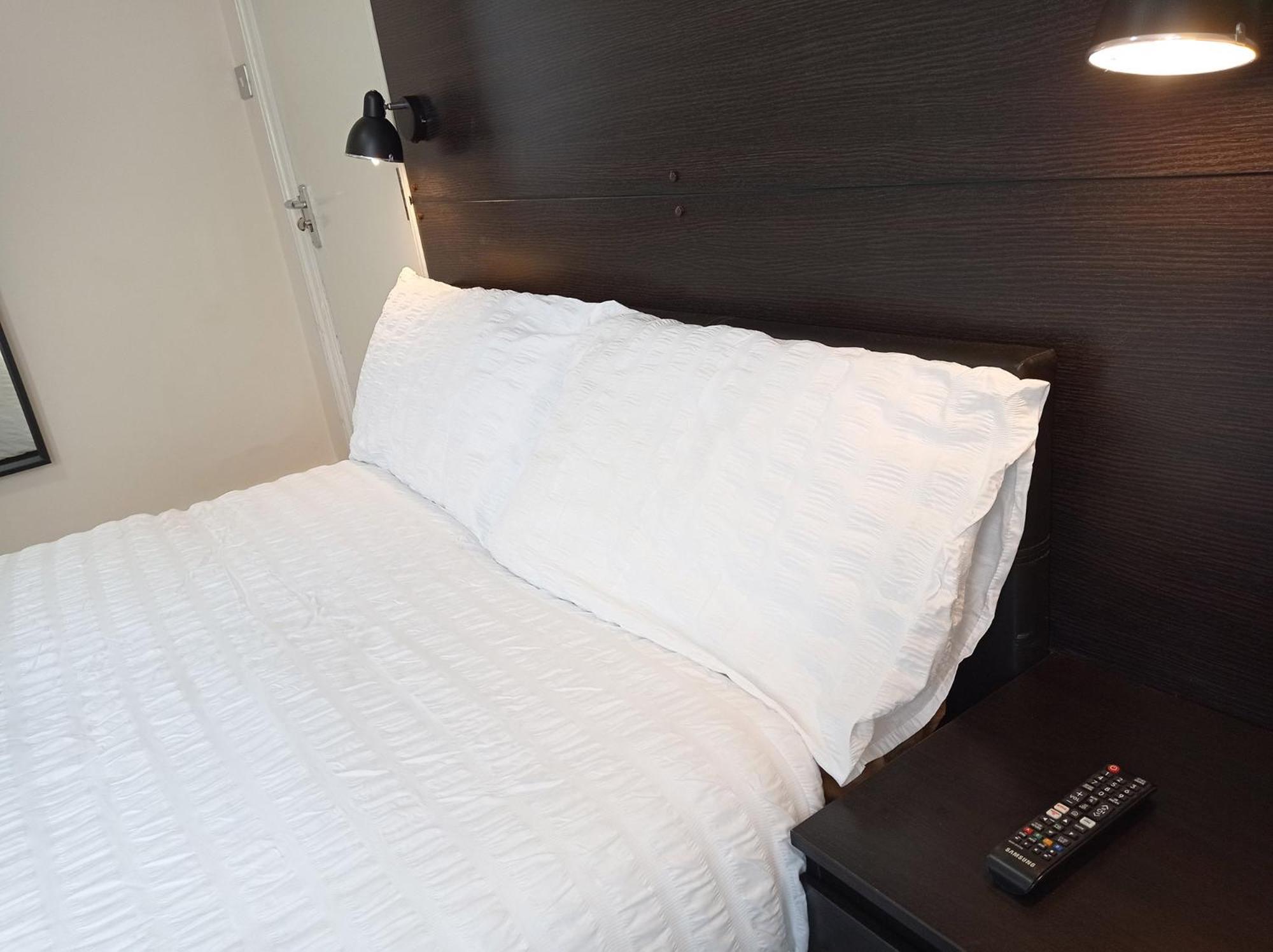 One-Bedroom Apartment - Photo 2