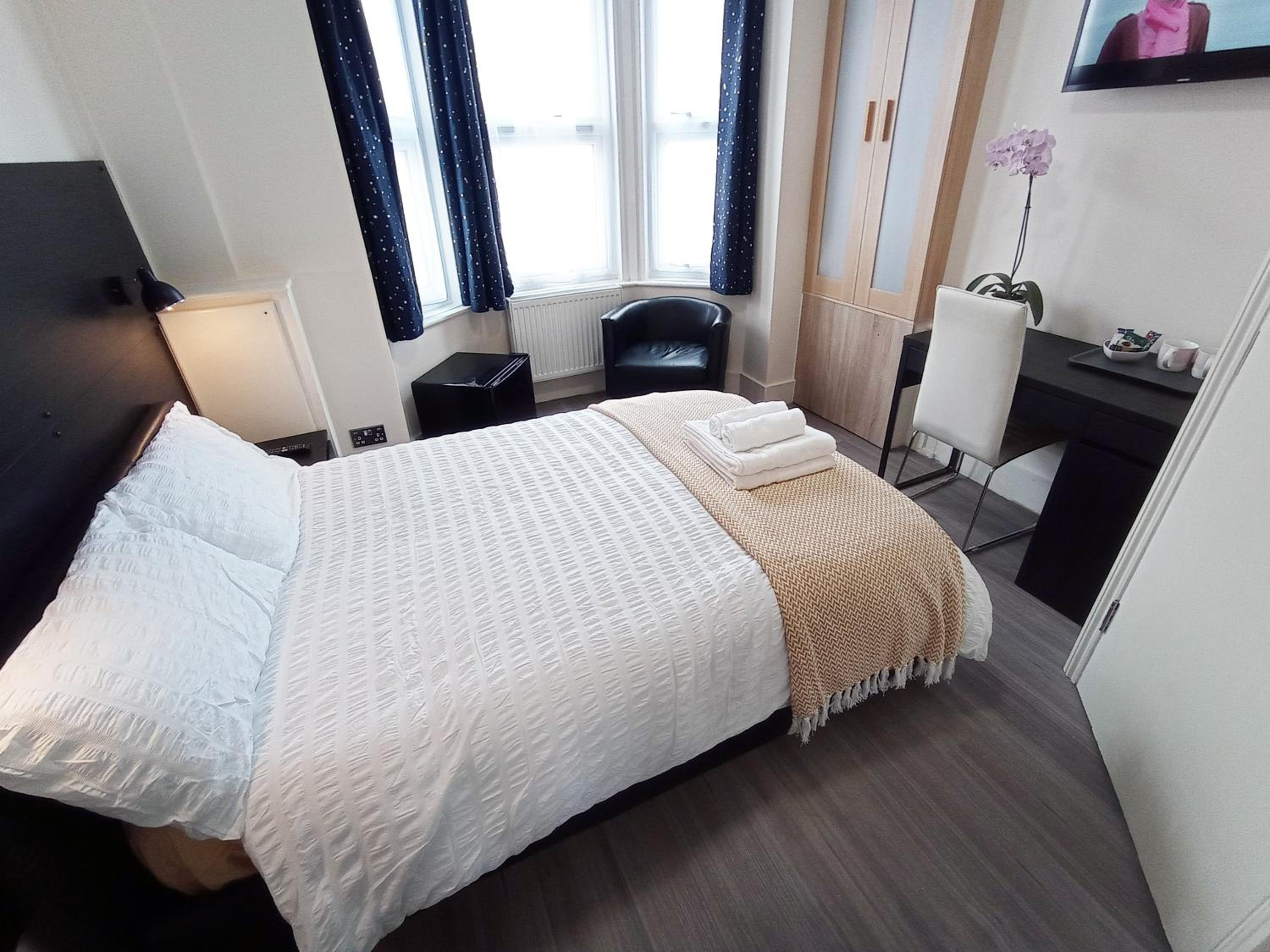 One-Bedroom Apartment - Photo 1