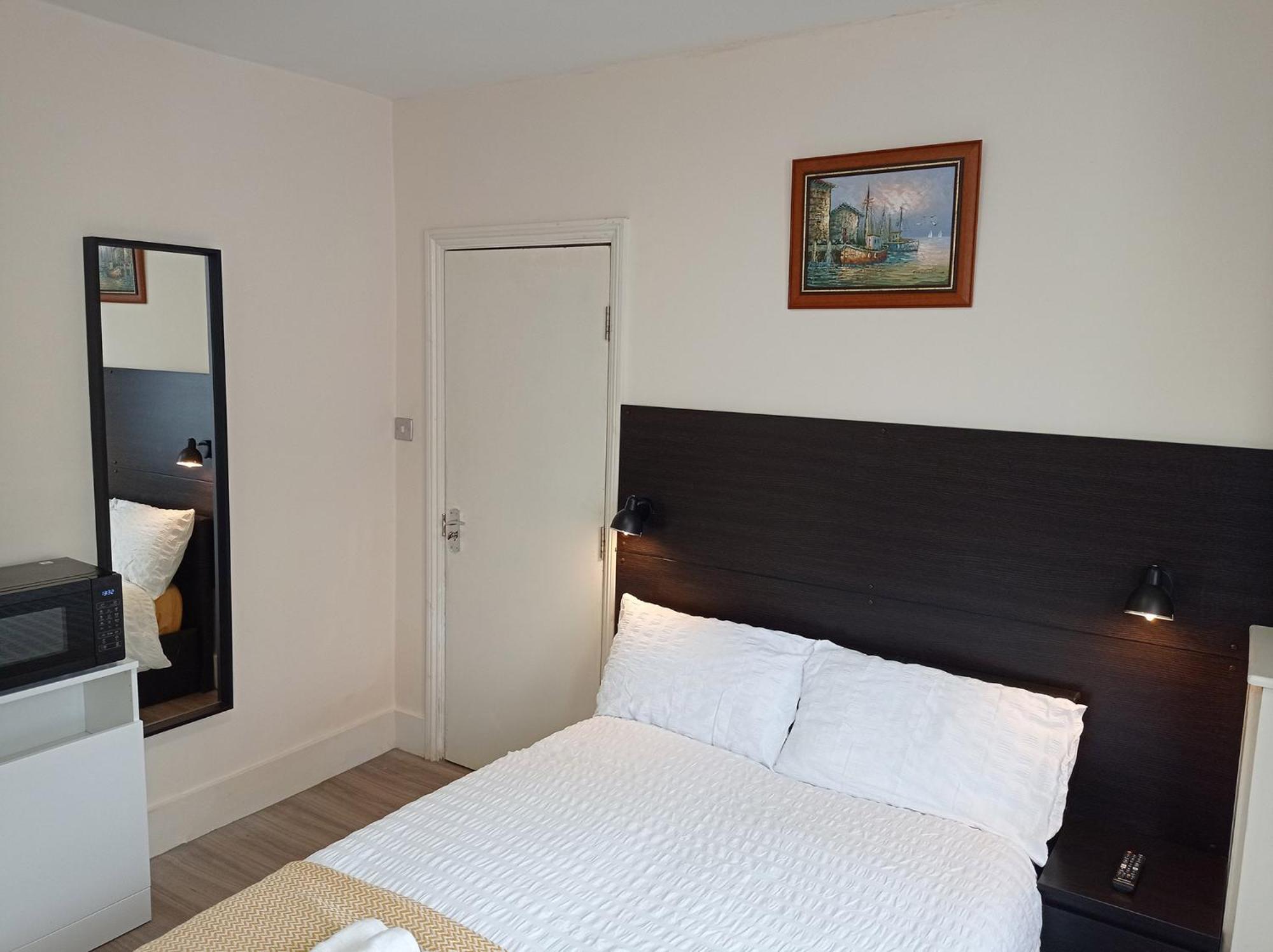One-Bedroom Apartment - Photo 11