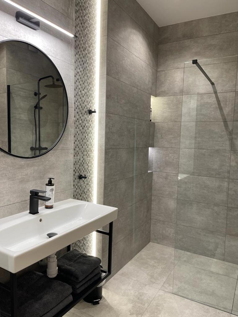 One-Bedroom Apartment - Photo 13