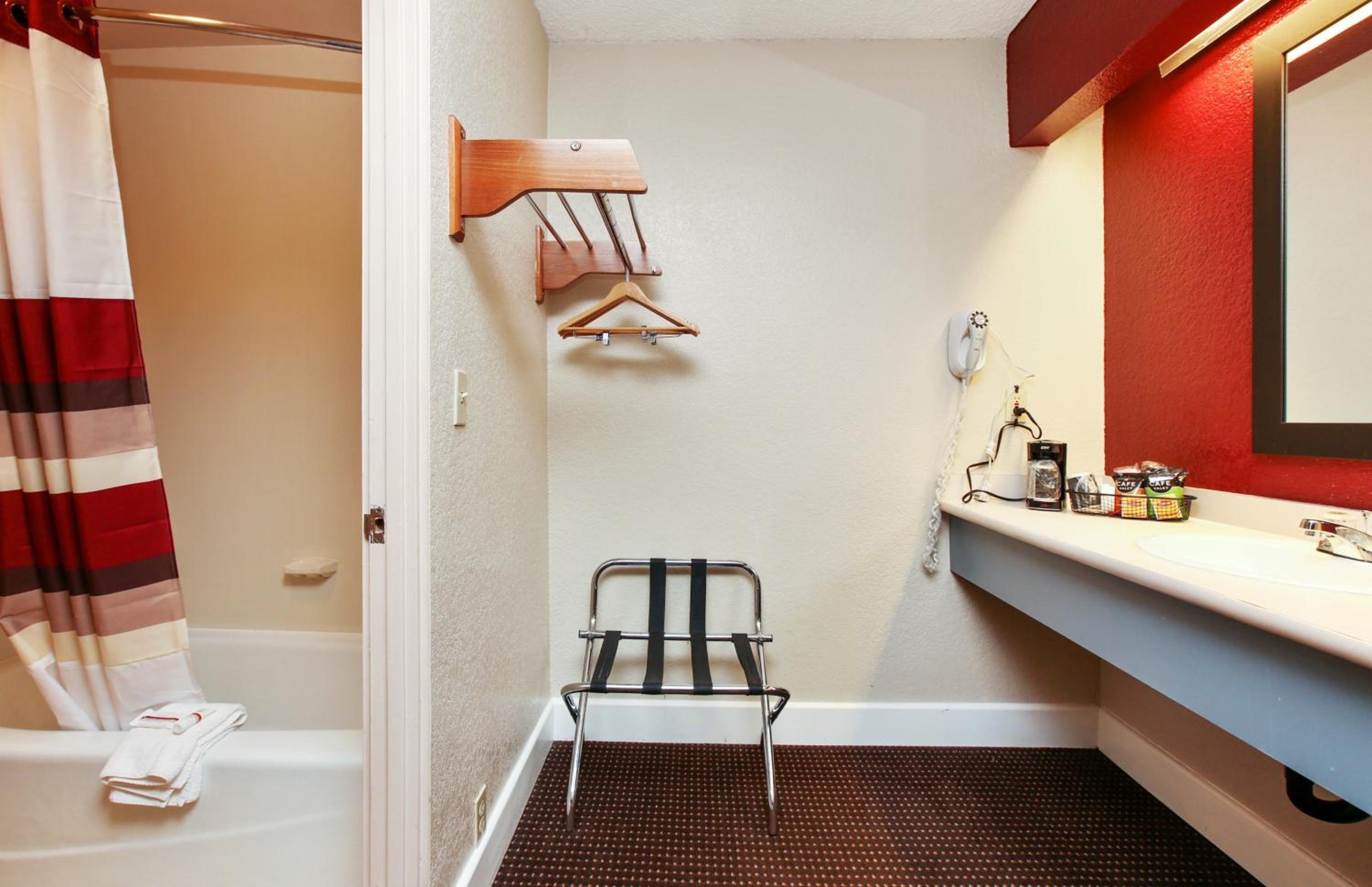 Deluxe Room with Two Double Beds Non-Smoking photo 3