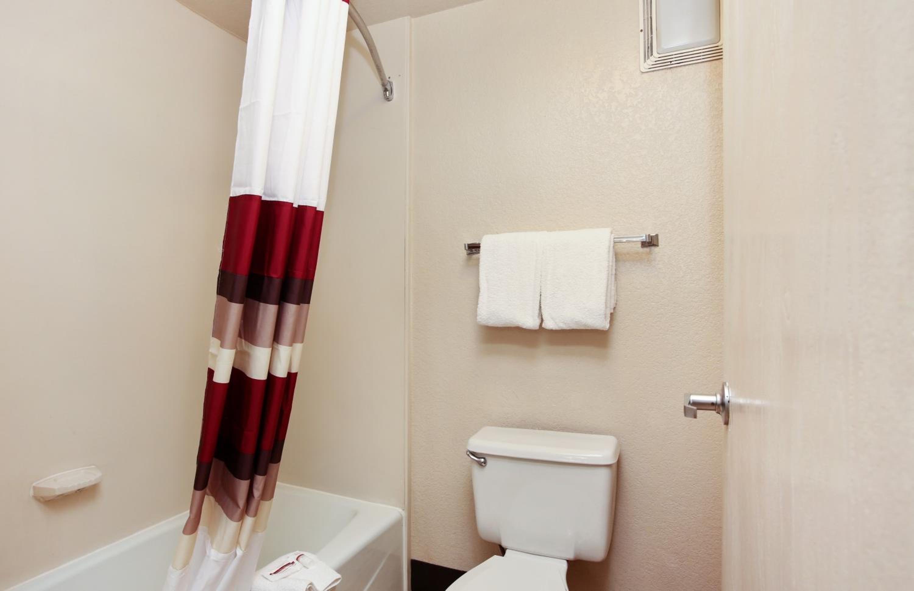 Deluxe Room with Two Queen Beds Non-Smoking photo 3