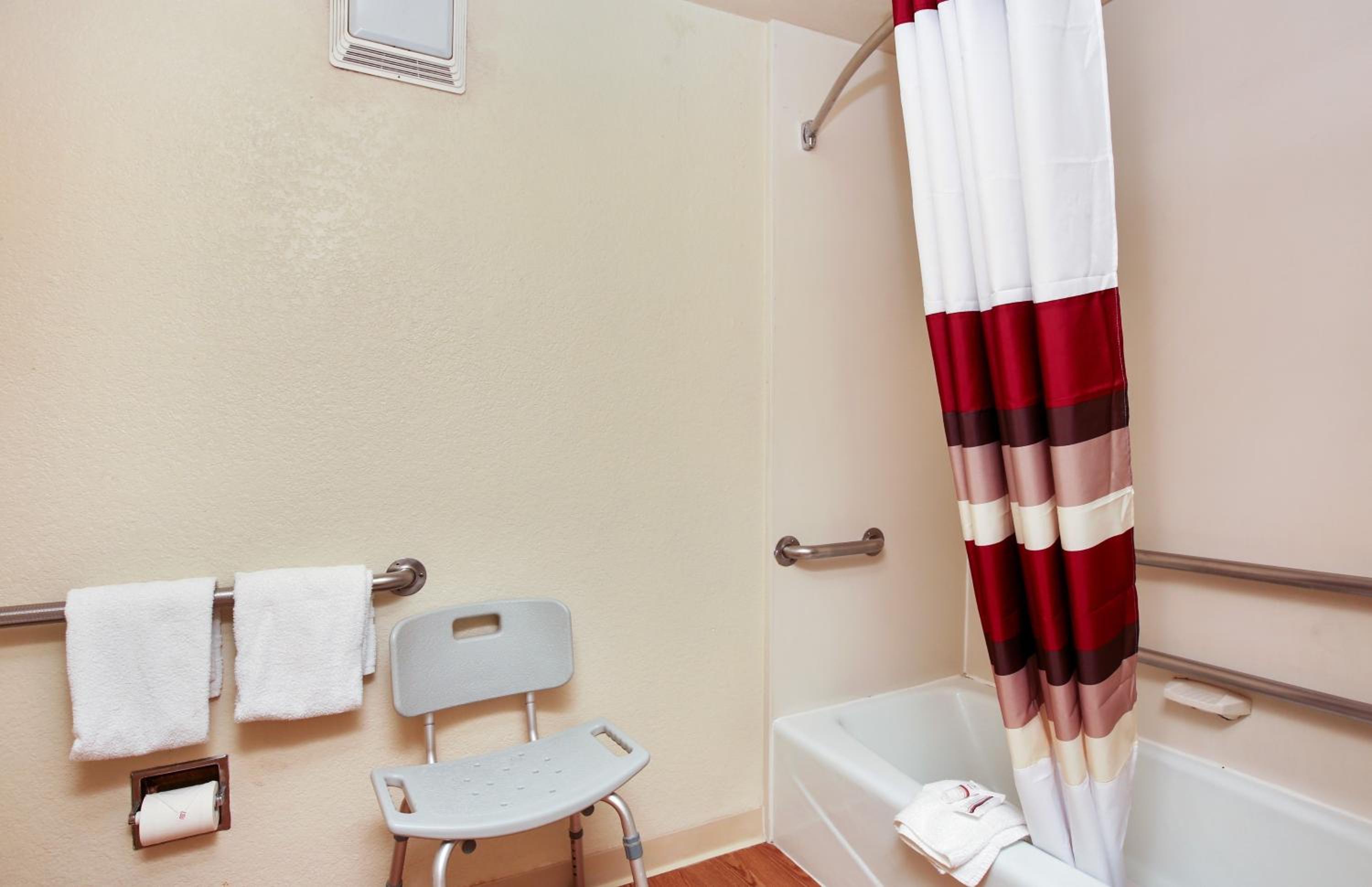 Deluxe Room with Two Double Beds Disability Access Non-Smoking photo 2