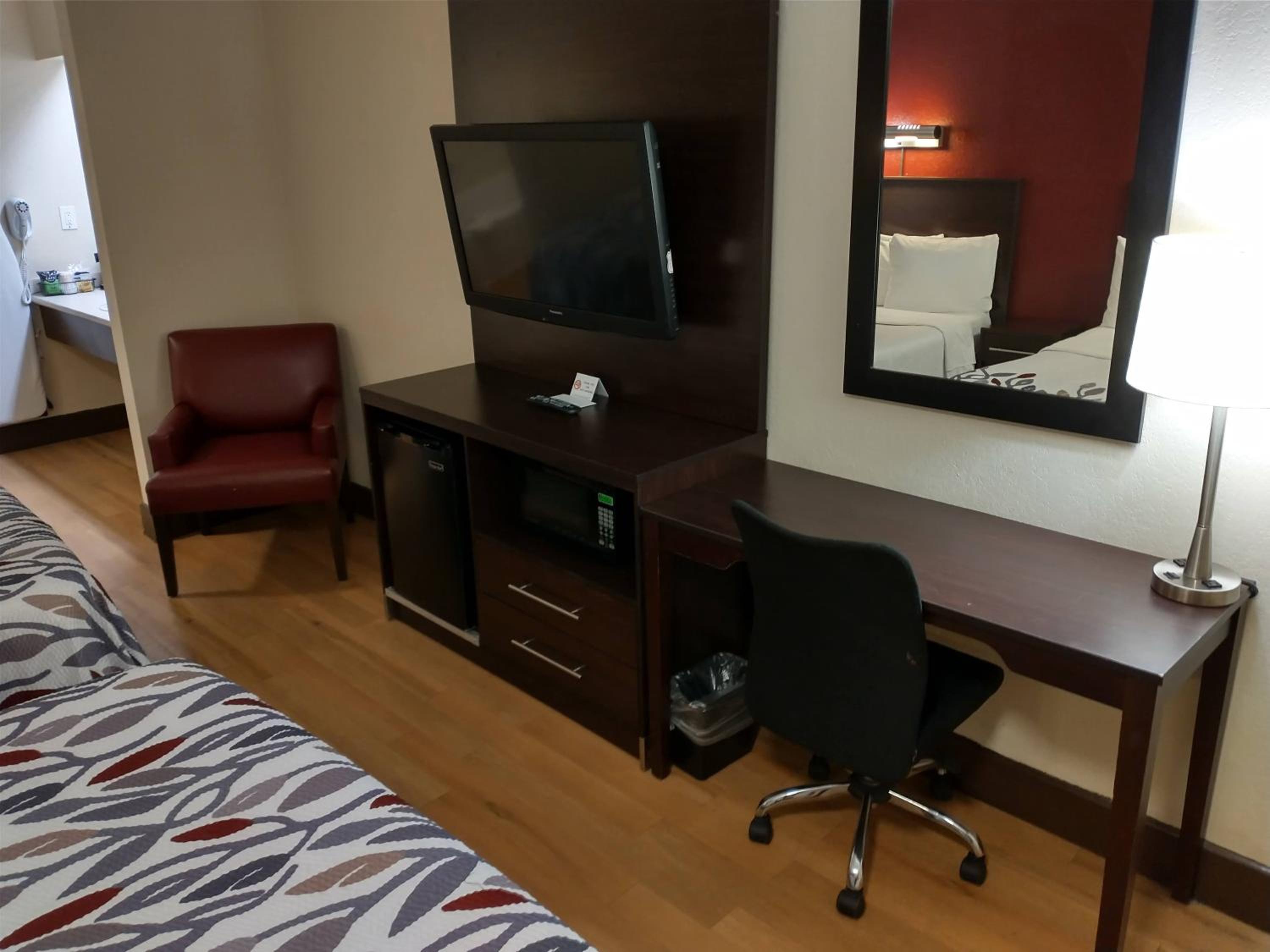 Deluxe Room with Two Double Beds Disability Access Non-Smoking photo 3