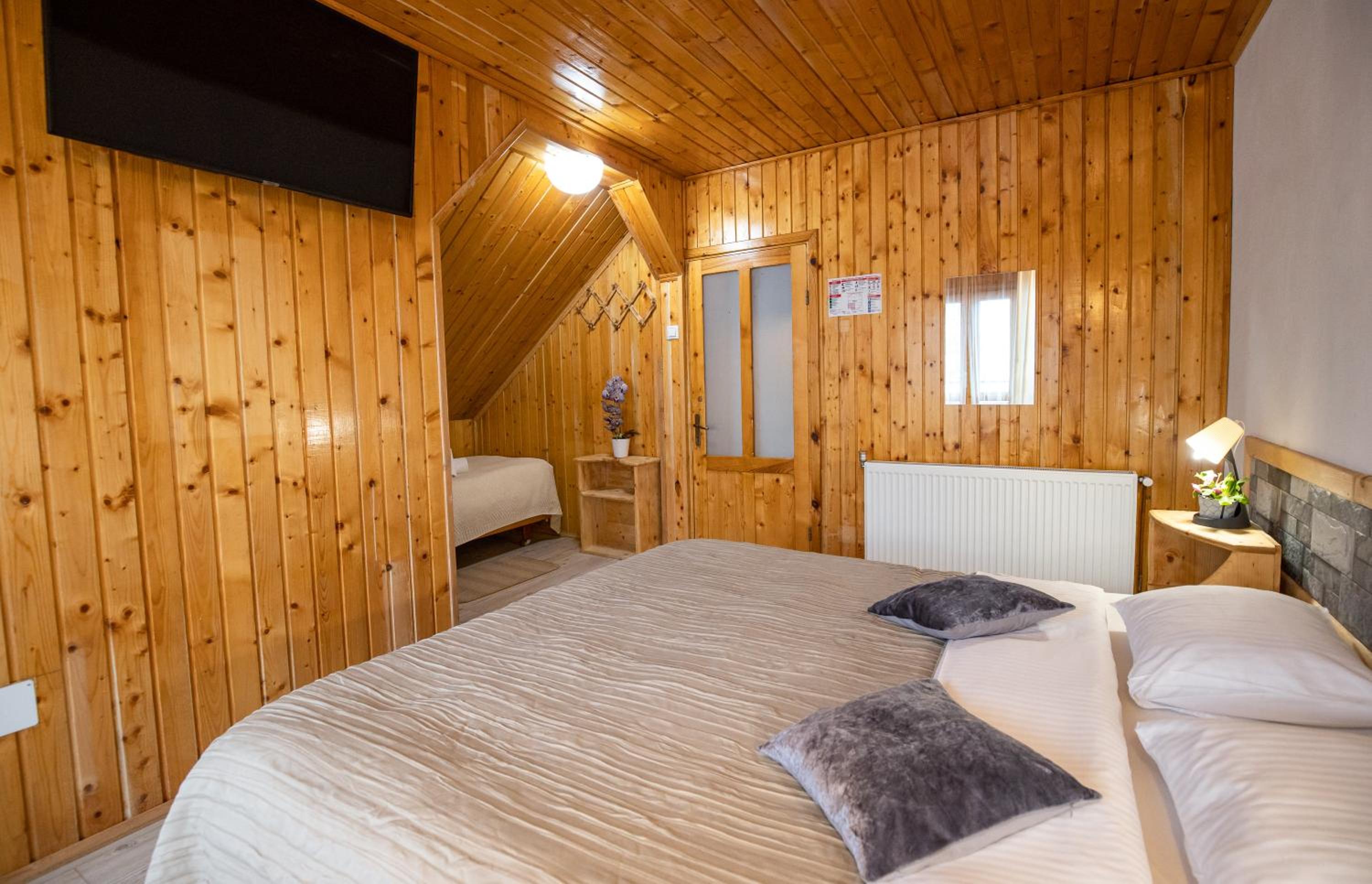 Double Room with Mountain View - Photo 12
