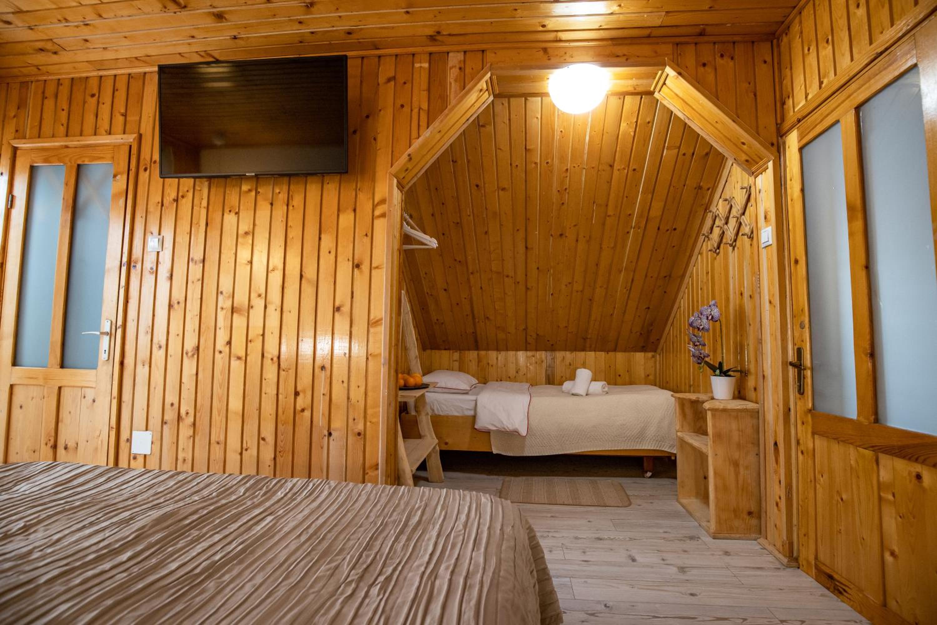 Double Room with Mountain View - Photo 10