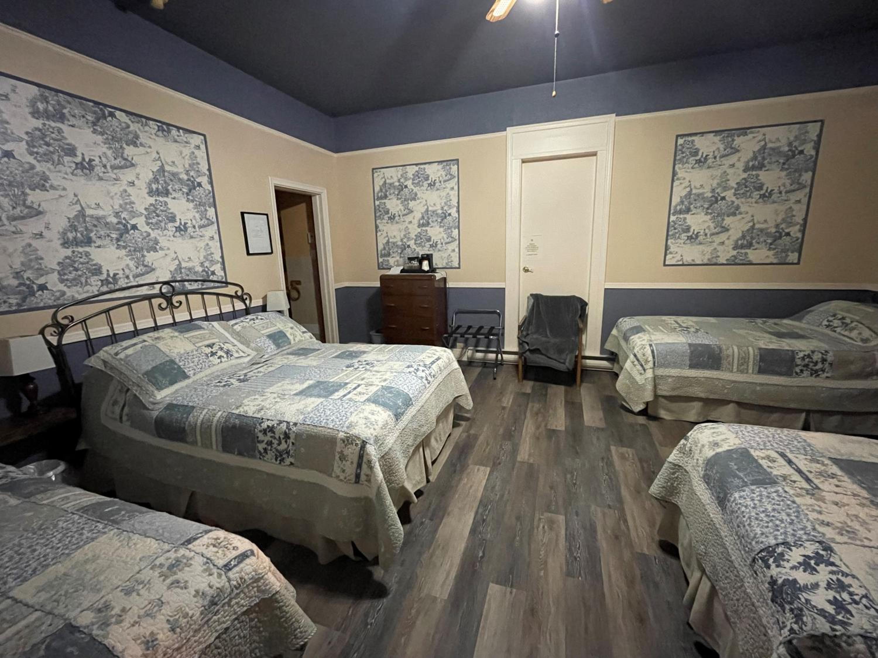 Double and Twin Room (5 Adults) photo 1