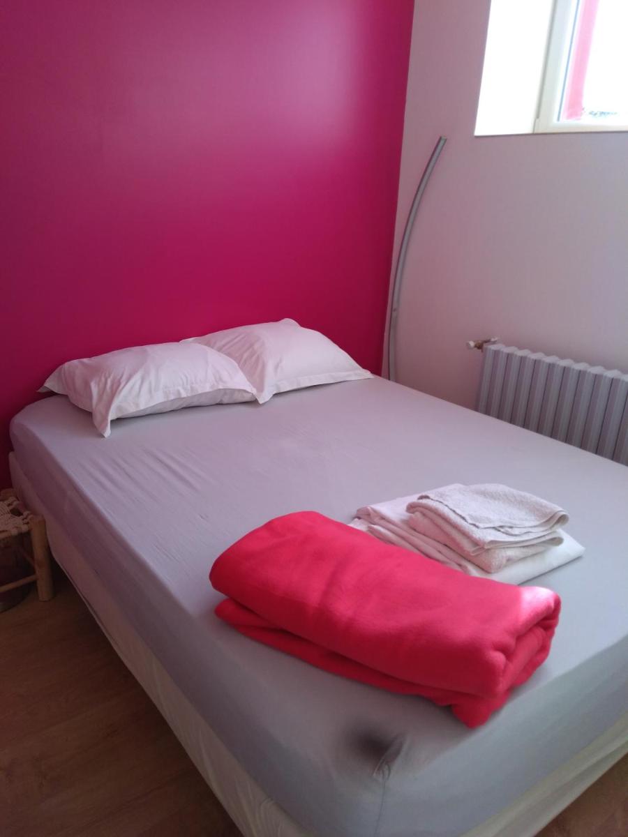 Double Room with Shared Bathroom photo 2