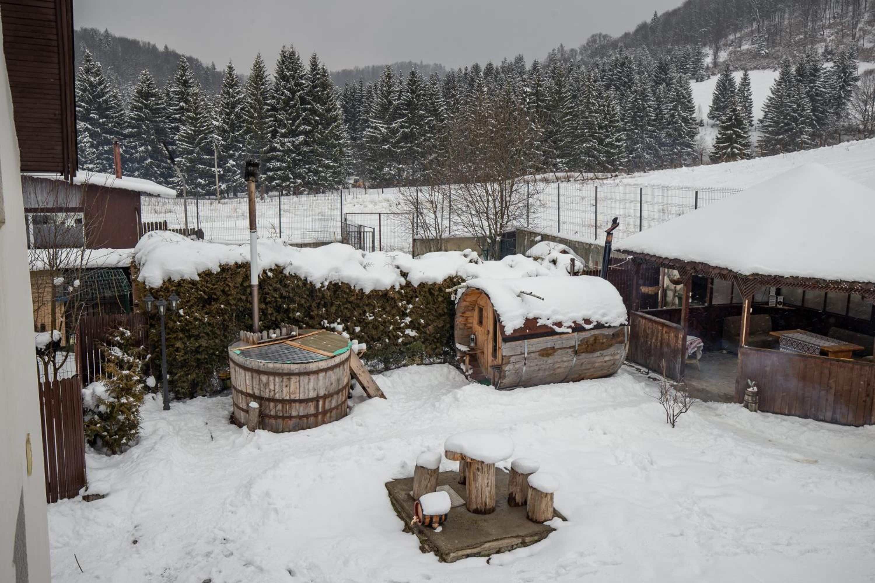 Double Room with Mountain View - Photo 6