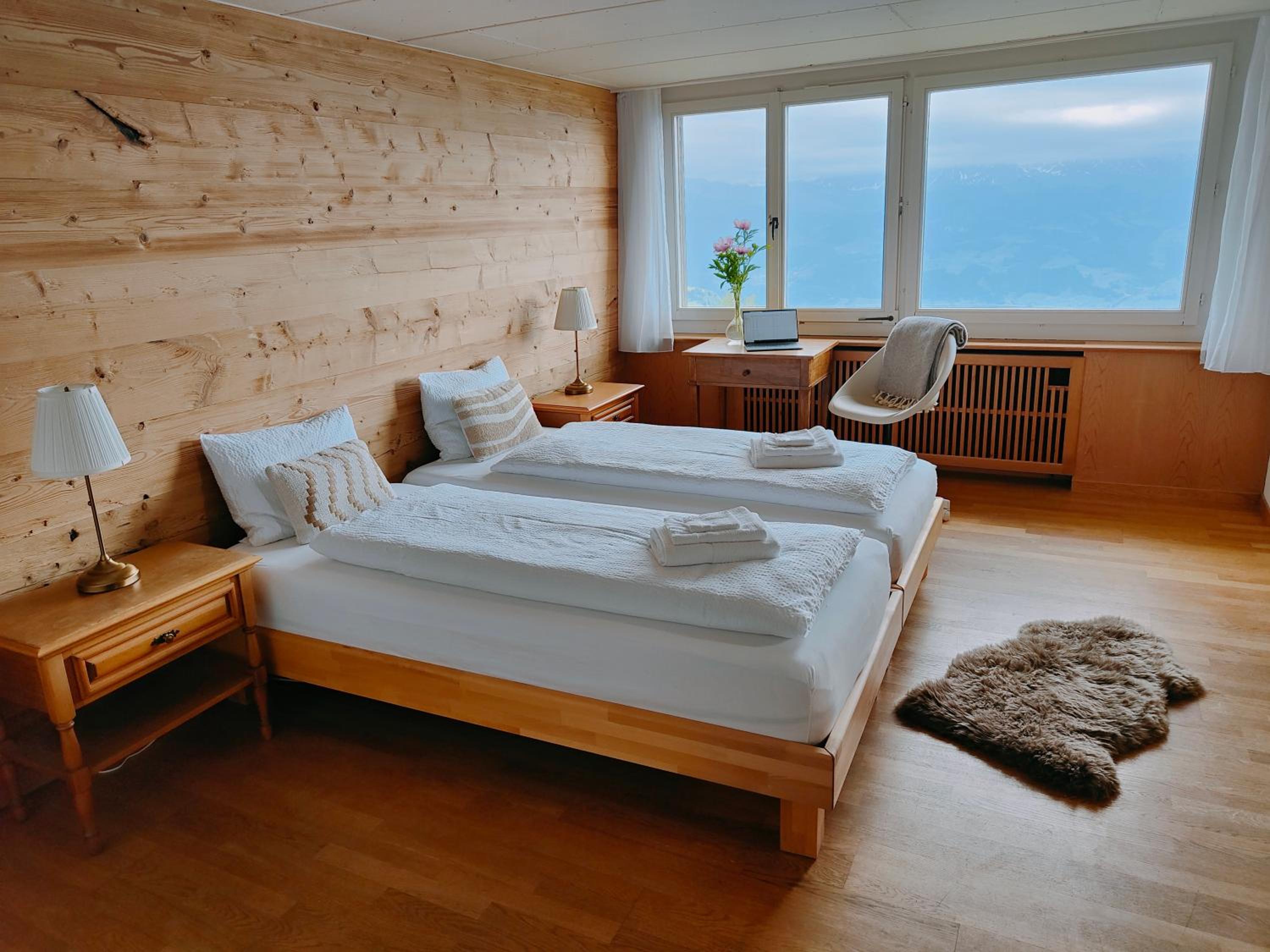 Deluxe Room with Lake and Mountain View - Photo 1