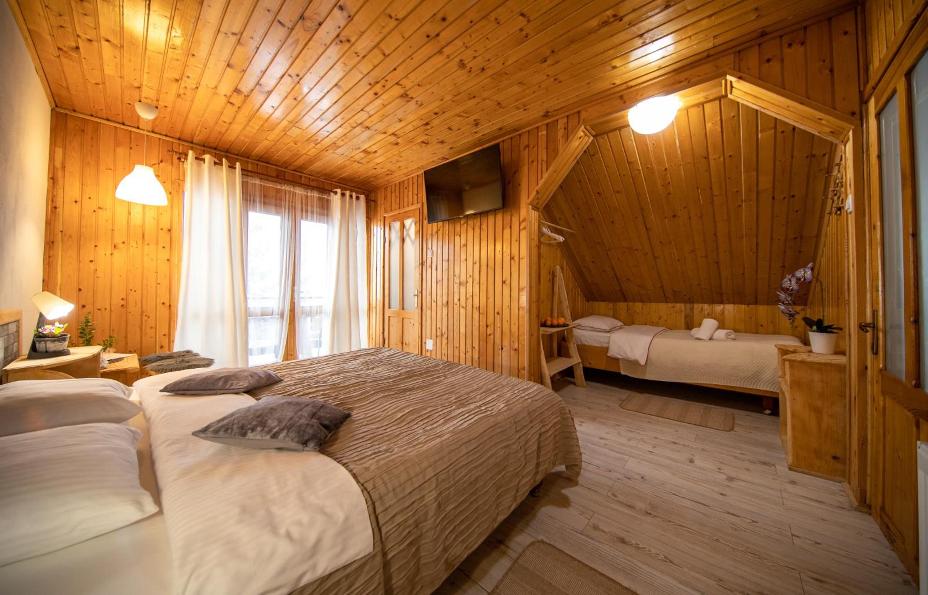 Double Room with Mountain View - Photo 1