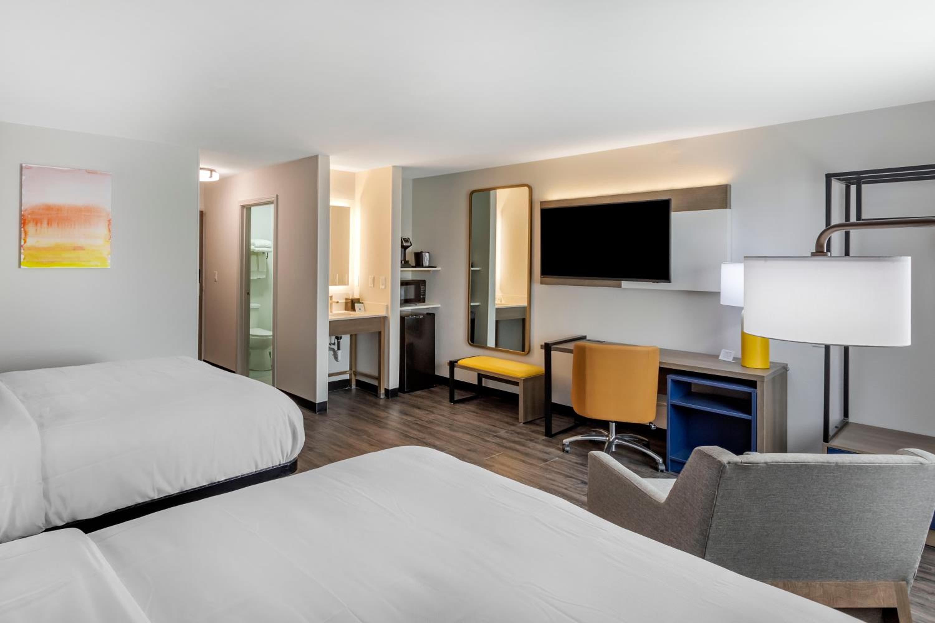 Queen Suite - Photo 3