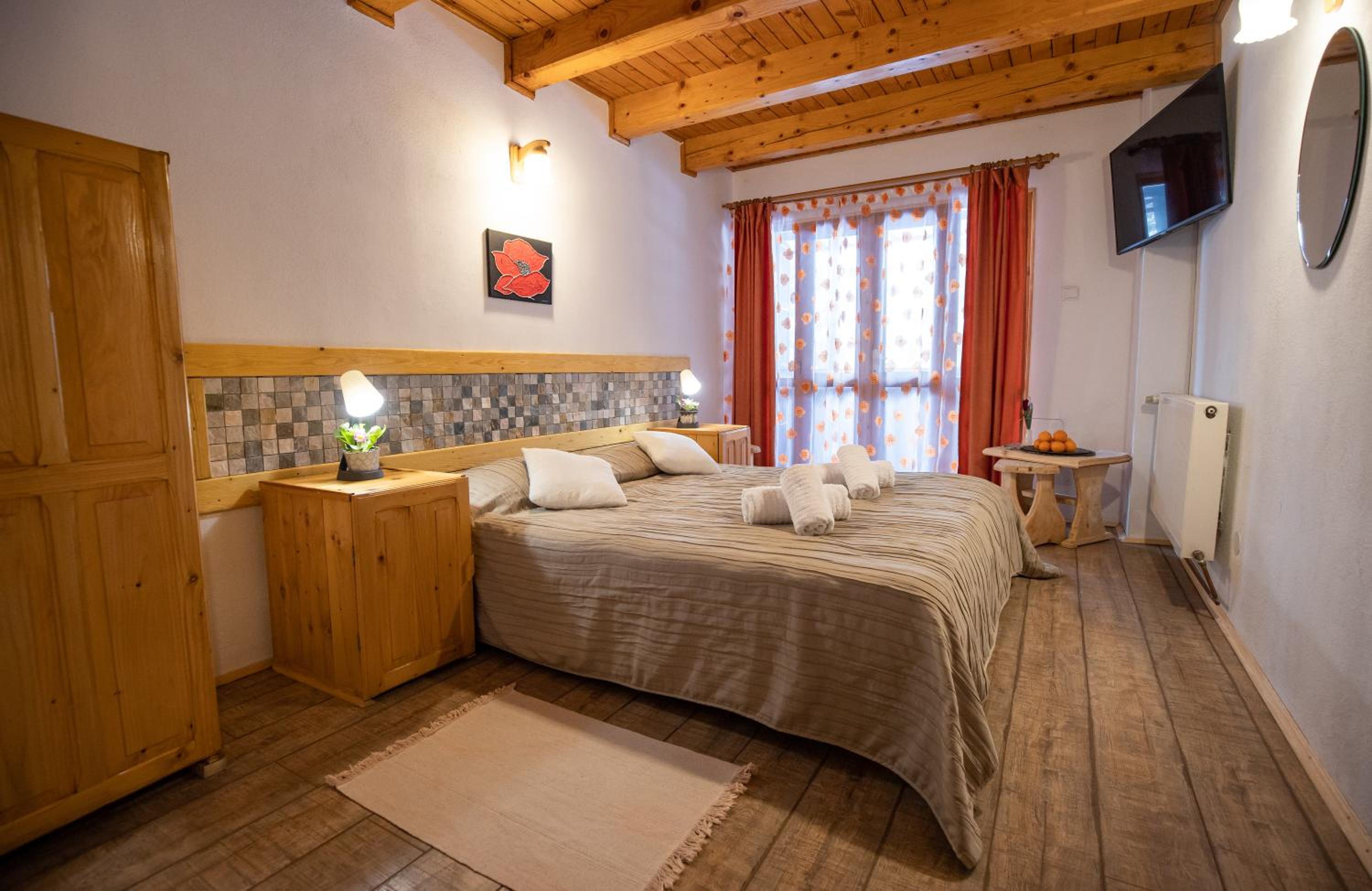 Double Room with Balcony - Photo 1