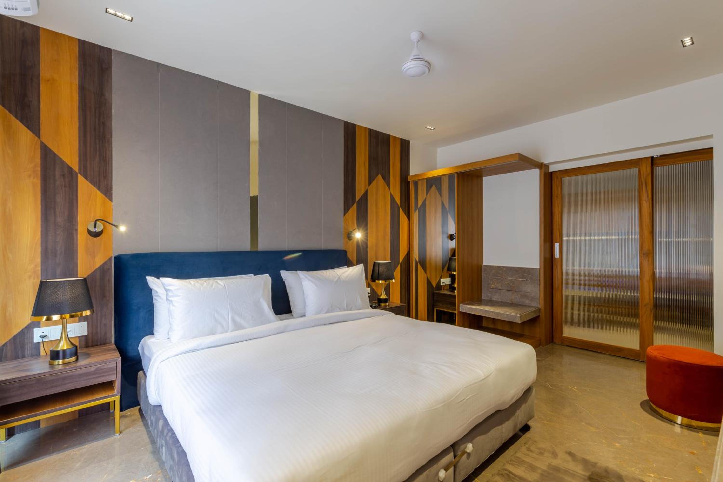 Superior King Suite photo 3