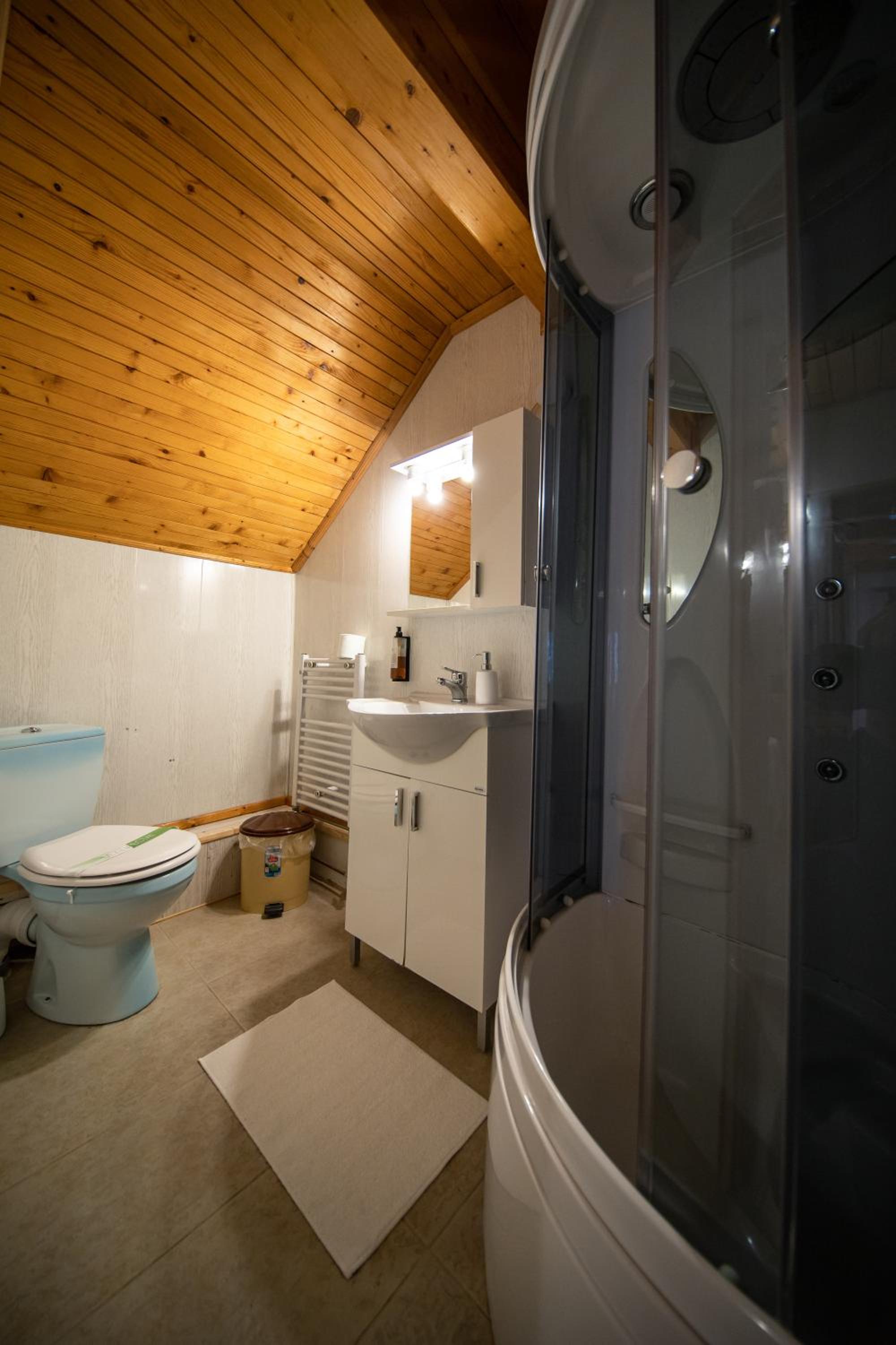 Double Room with Balcony - Photo 7