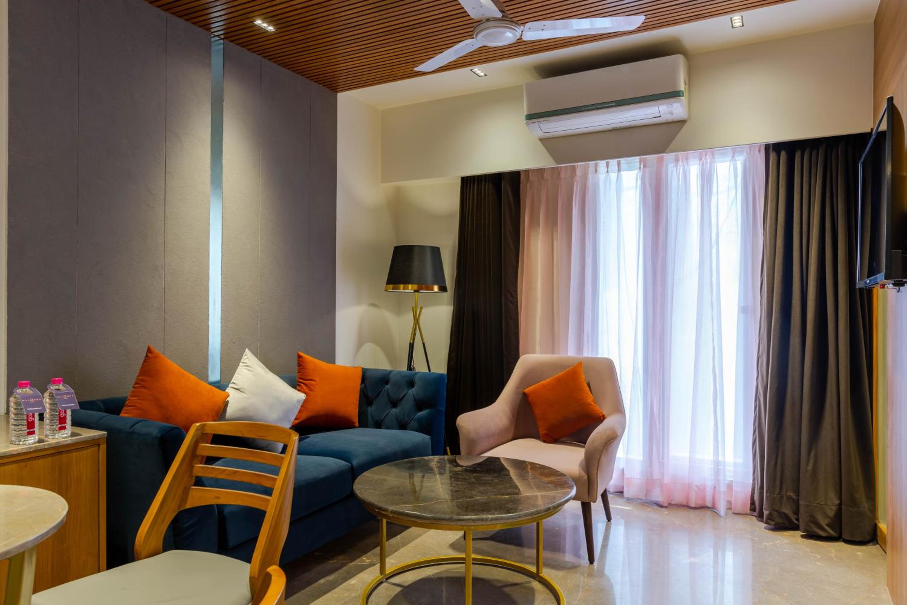 Superior King Suite photo 2