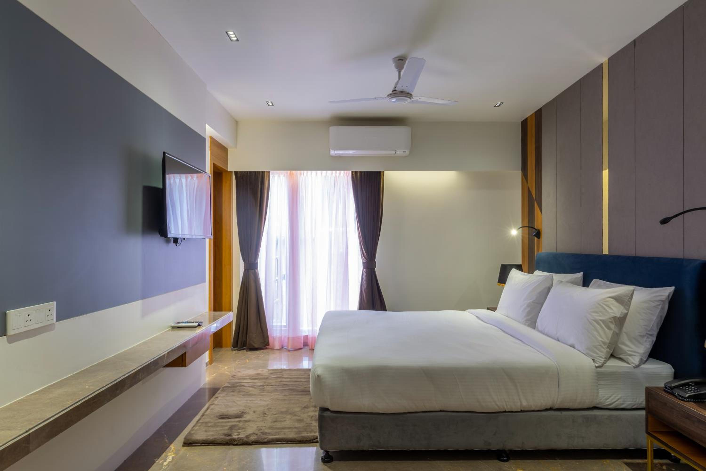 Superior King Suite