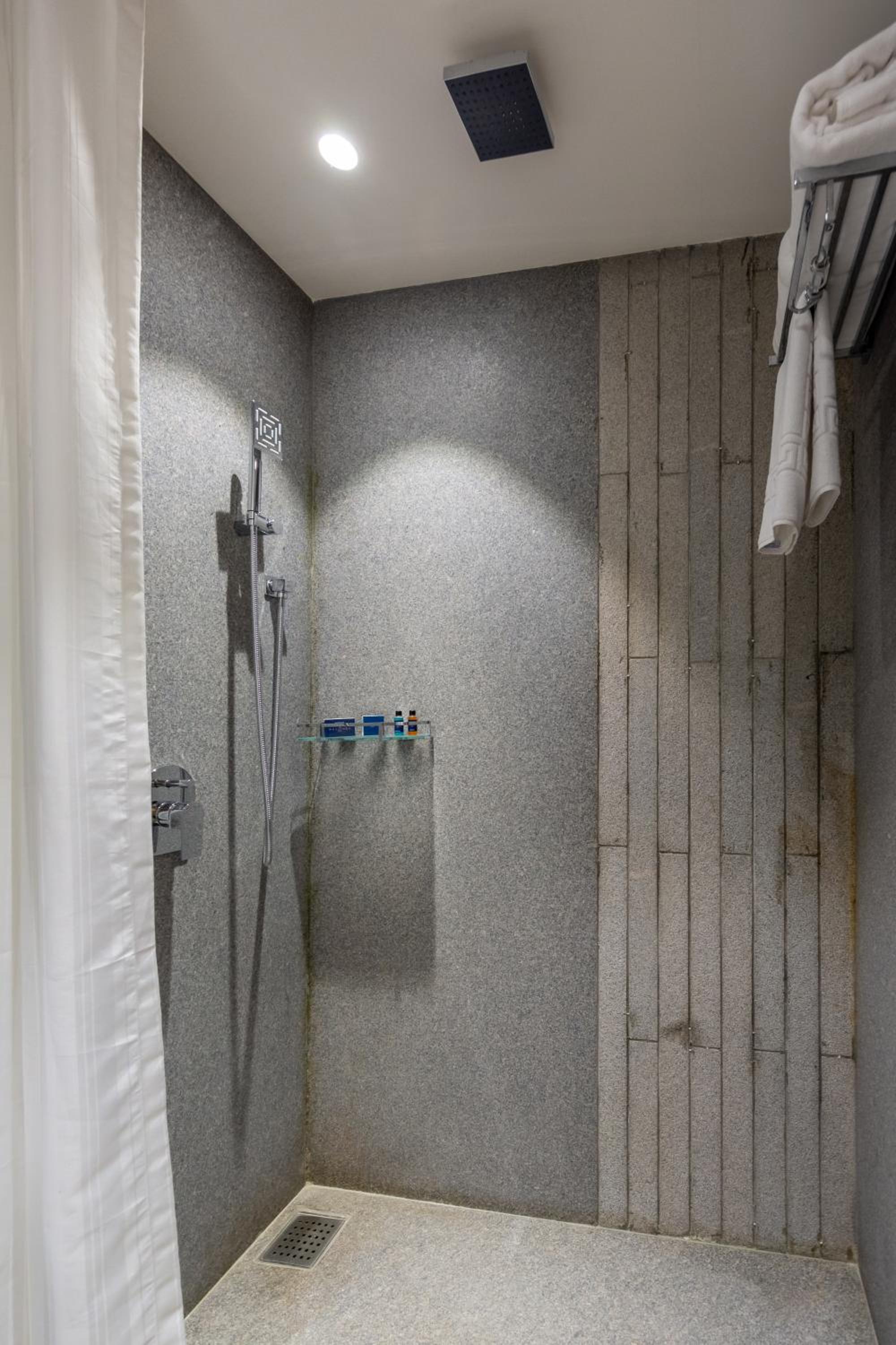Deluxe Double or Twin Room photo 3