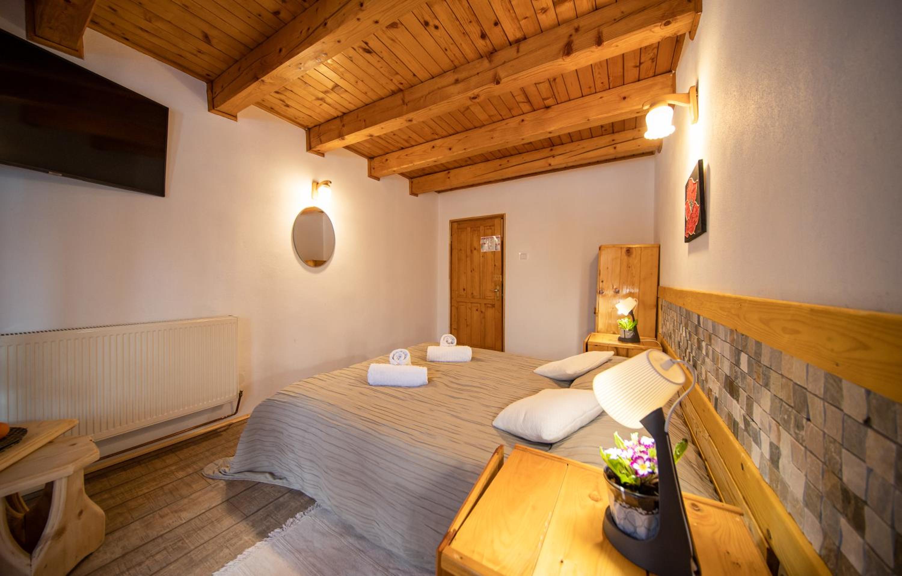 Double Room with Balcony - Photo 11