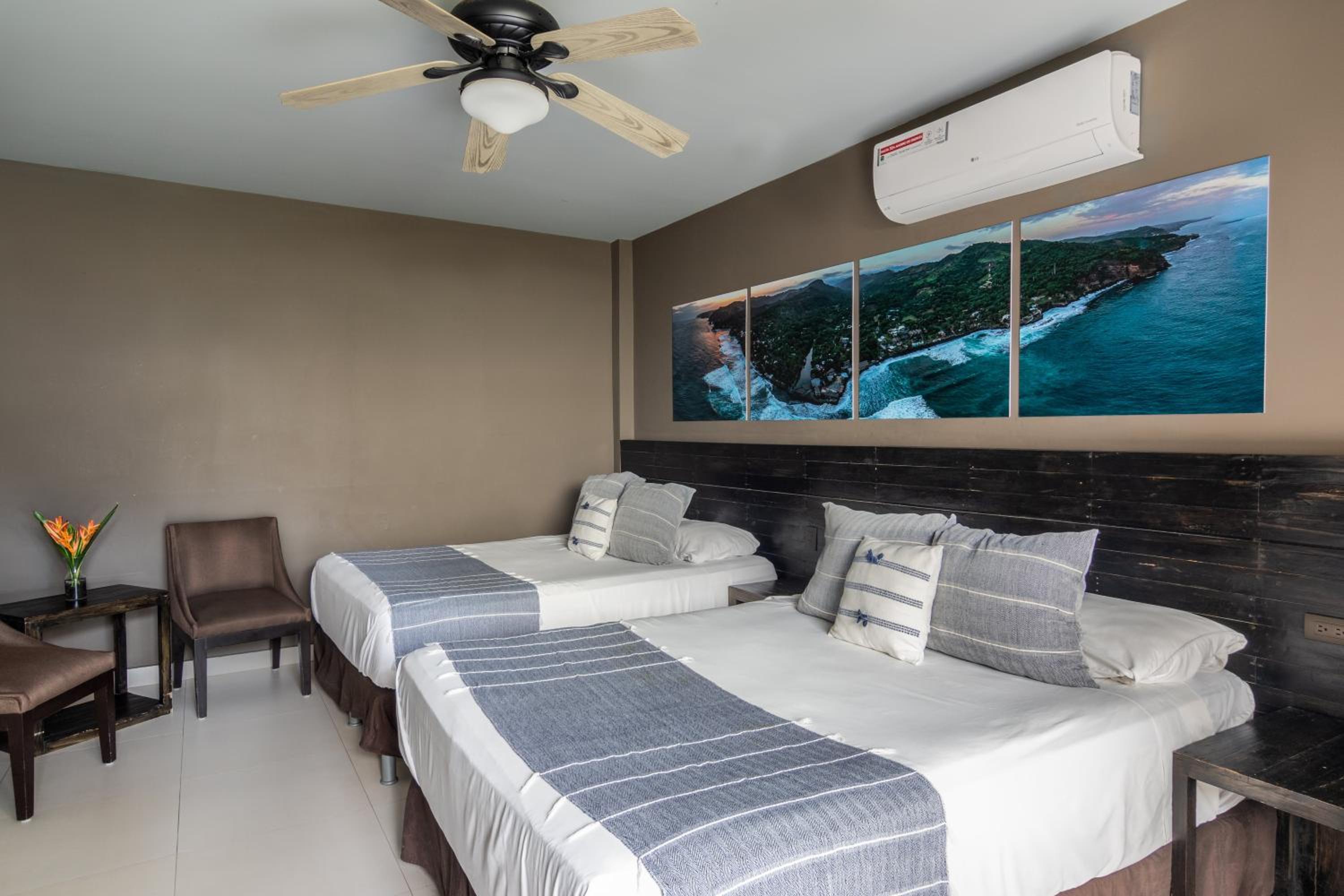 Standard Double Room with Two Double Beds photo 3
