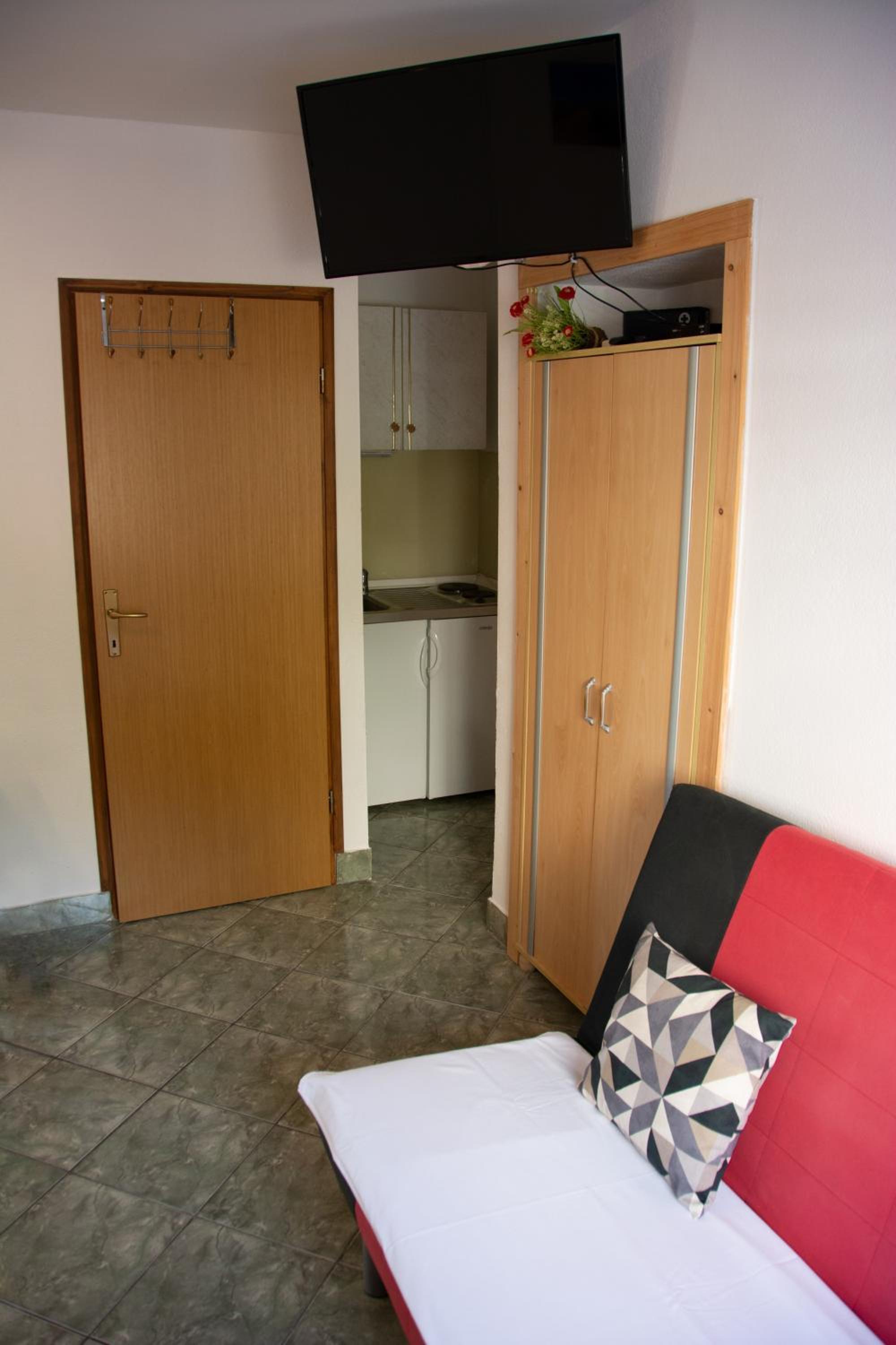 Studio Apartment photo 1