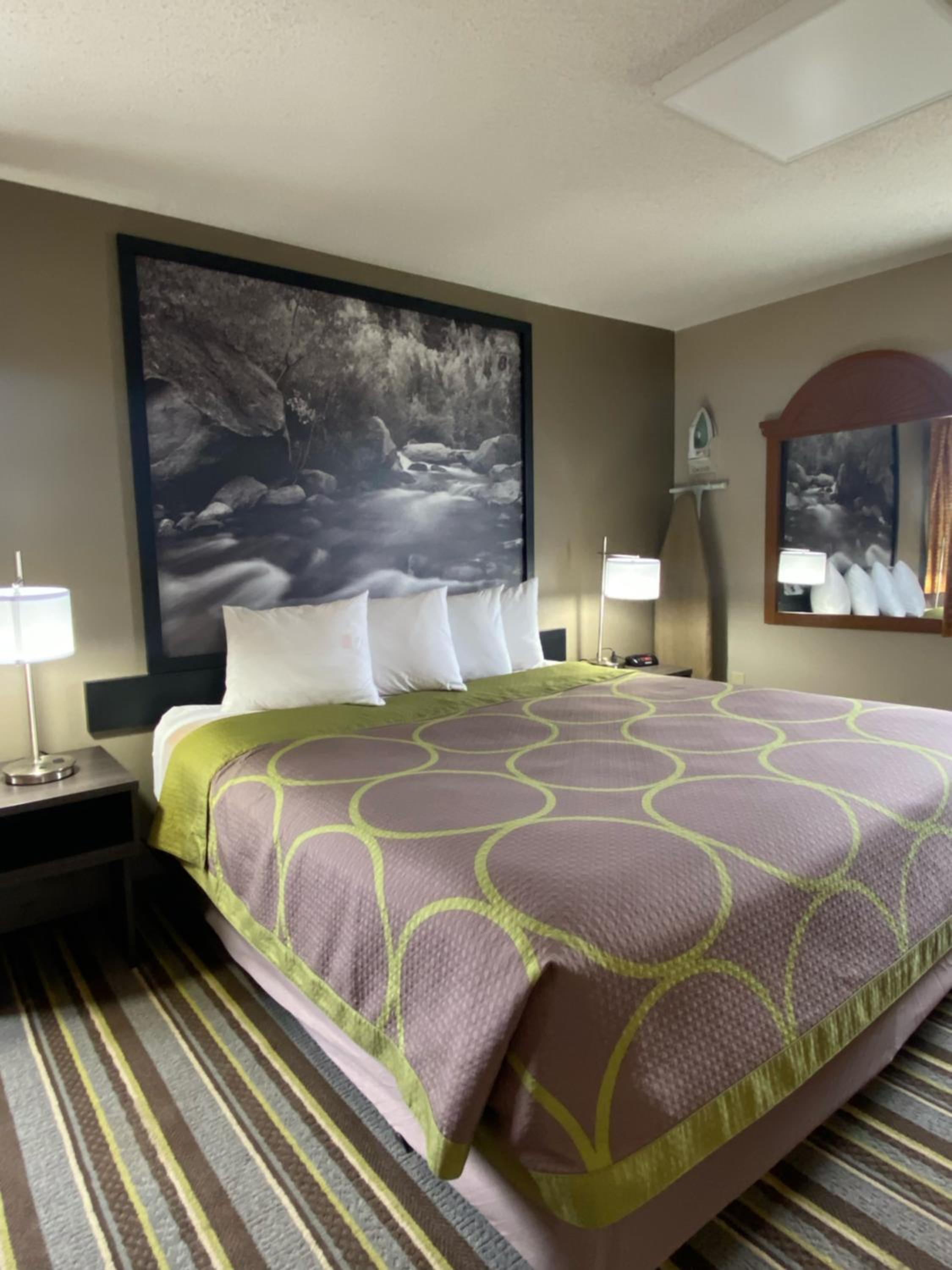 1 King Bed, Efficiency Room, Non-Smoking - Photo 2